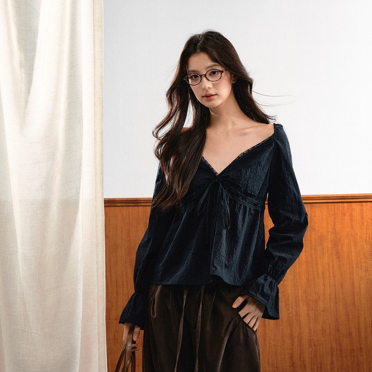 7Shiftin_French_Lace_V-neck_Bell_Sleeve_Drawstring_Women&