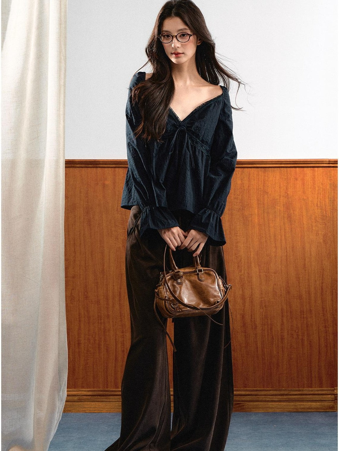 7Shiftin French Lace V-neck Bell Sleeve Drawstring Women&