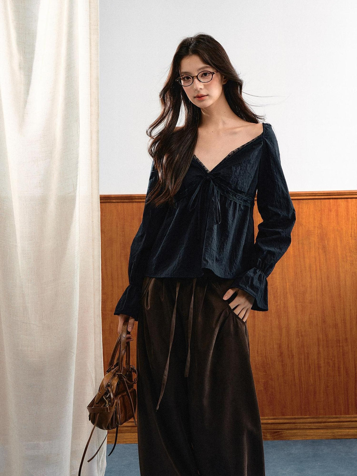 7Shiftin French Lace V-neck Bell Sleeve Drawstring Women&