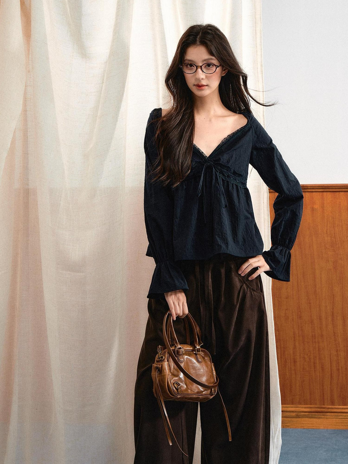 7Shiftin French Lace V-neck Bell Sleeve Drawstring Women&