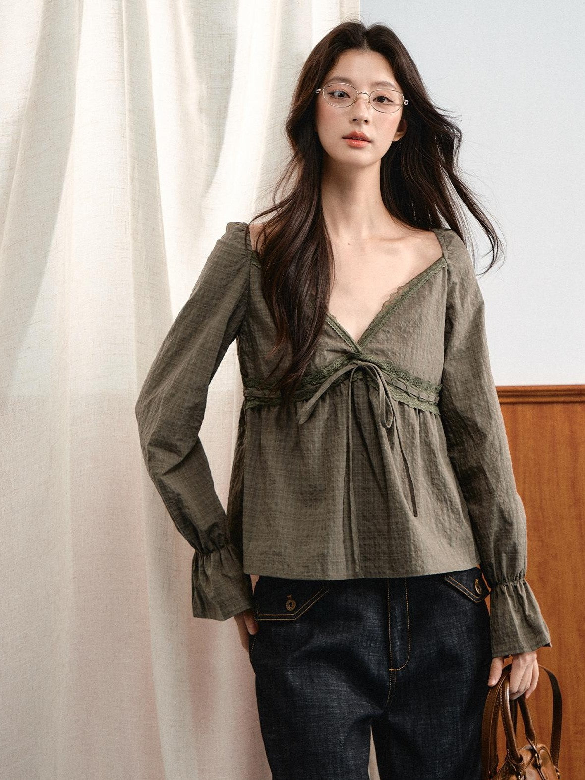 7Shiftin French Lace V-neck Bell Sleeve Drawstring Women&
