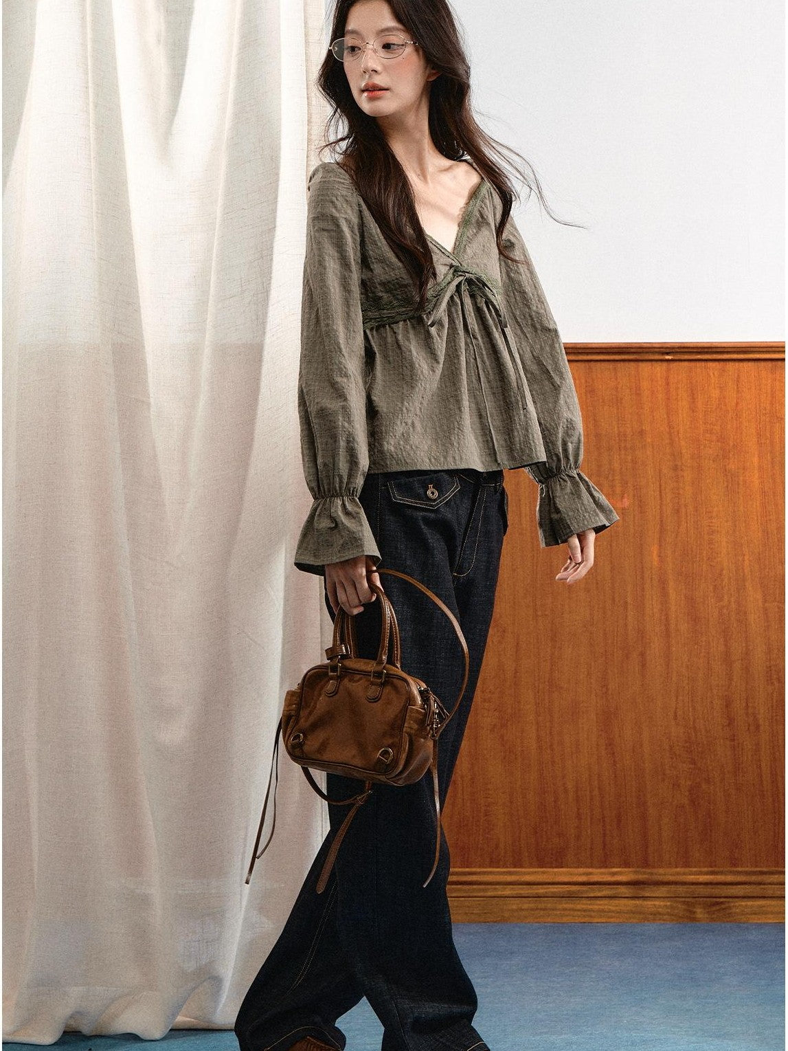 7Shiftin French Lace V-neck Bell Sleeve Drawstring Women&