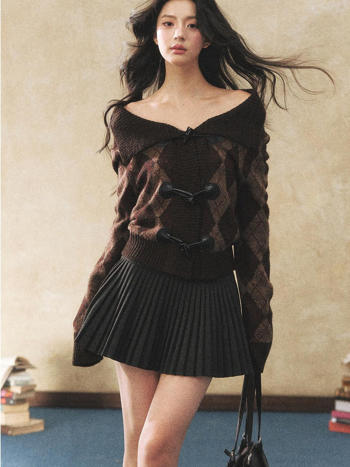 7Shiftin Vintage Two Tone Diamond Horn Toggle Knitted Loose Fit Women&