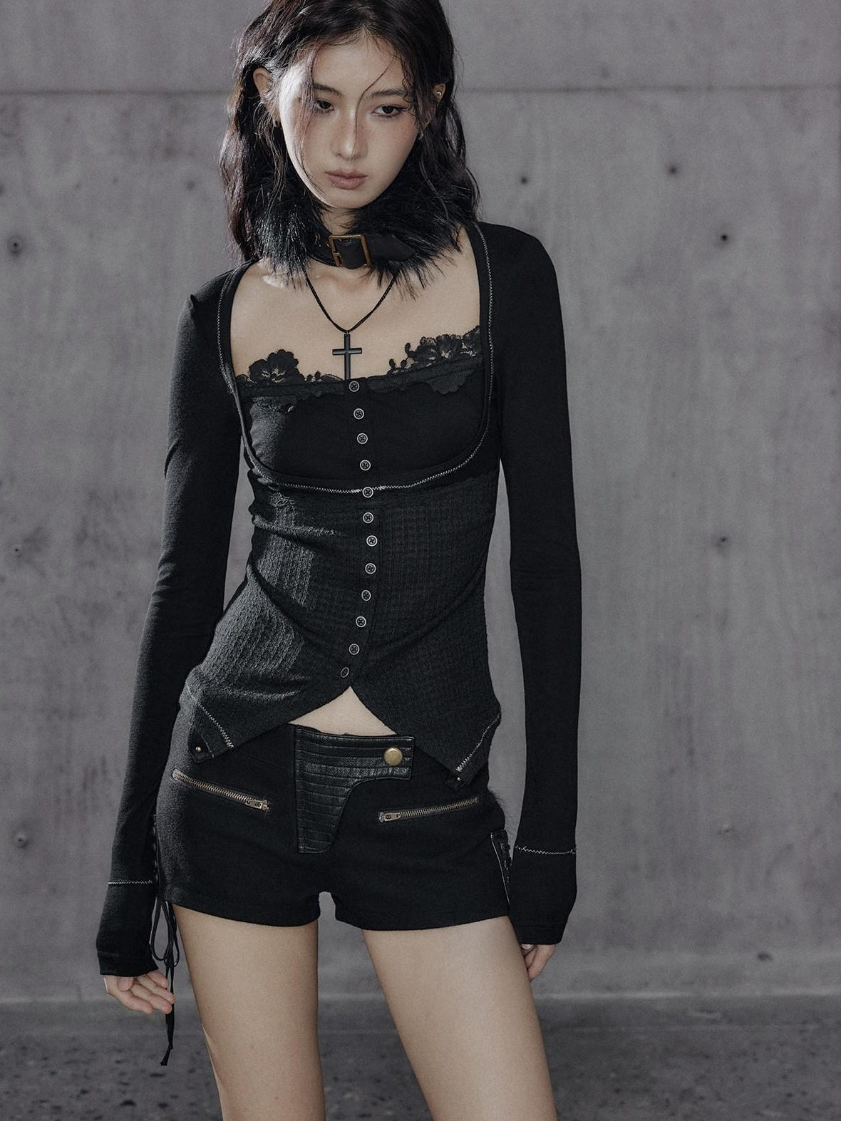 Low pixel Slim Fit Gothic V-neck Paneled Knit Black Womens Everyday Long Sleeve Crop Tops