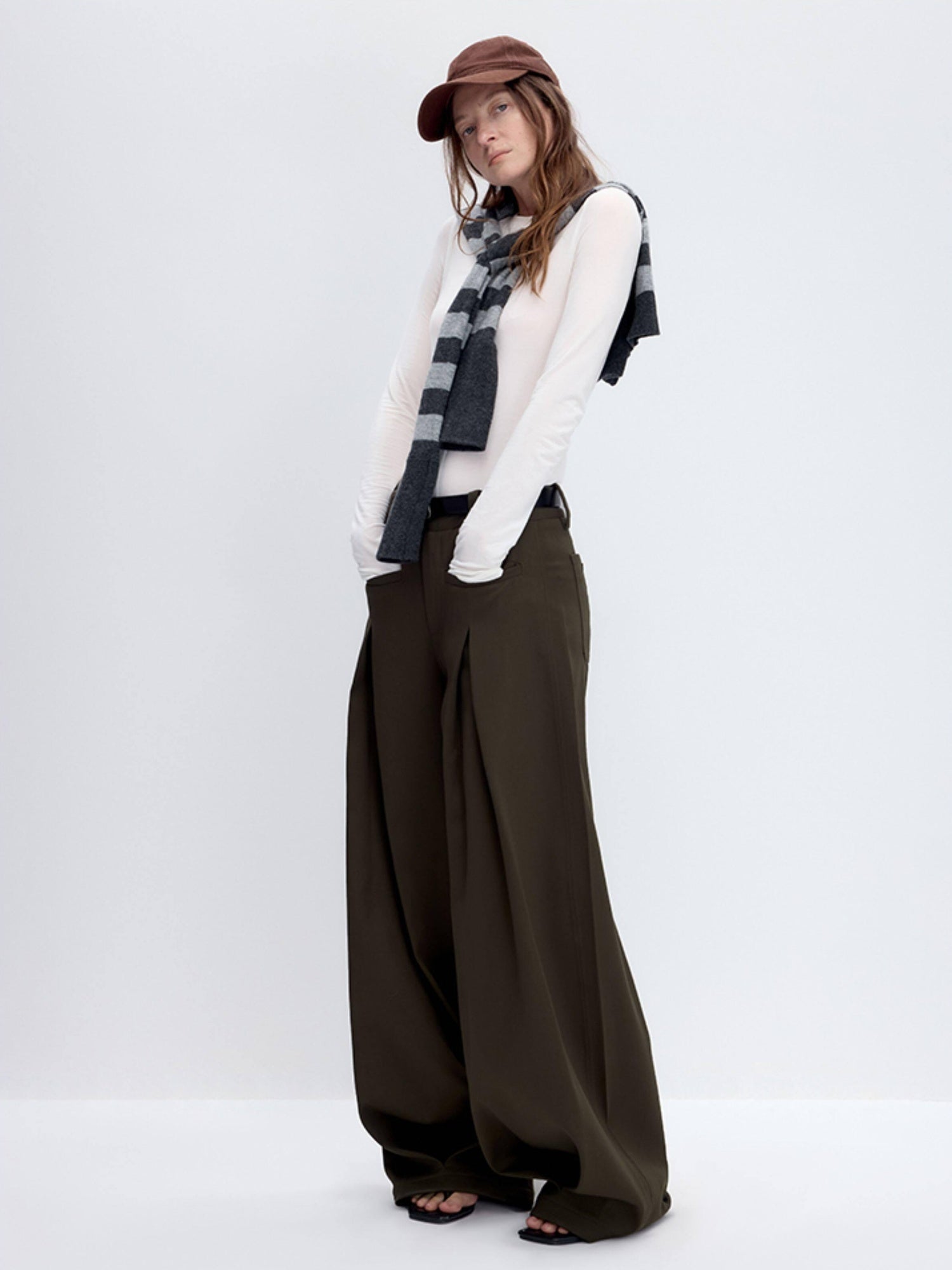RUN TO THE FUTURE Pleated Low Waist Minimalist Loose Fit Women Vintage Green Wide-Leg Pants