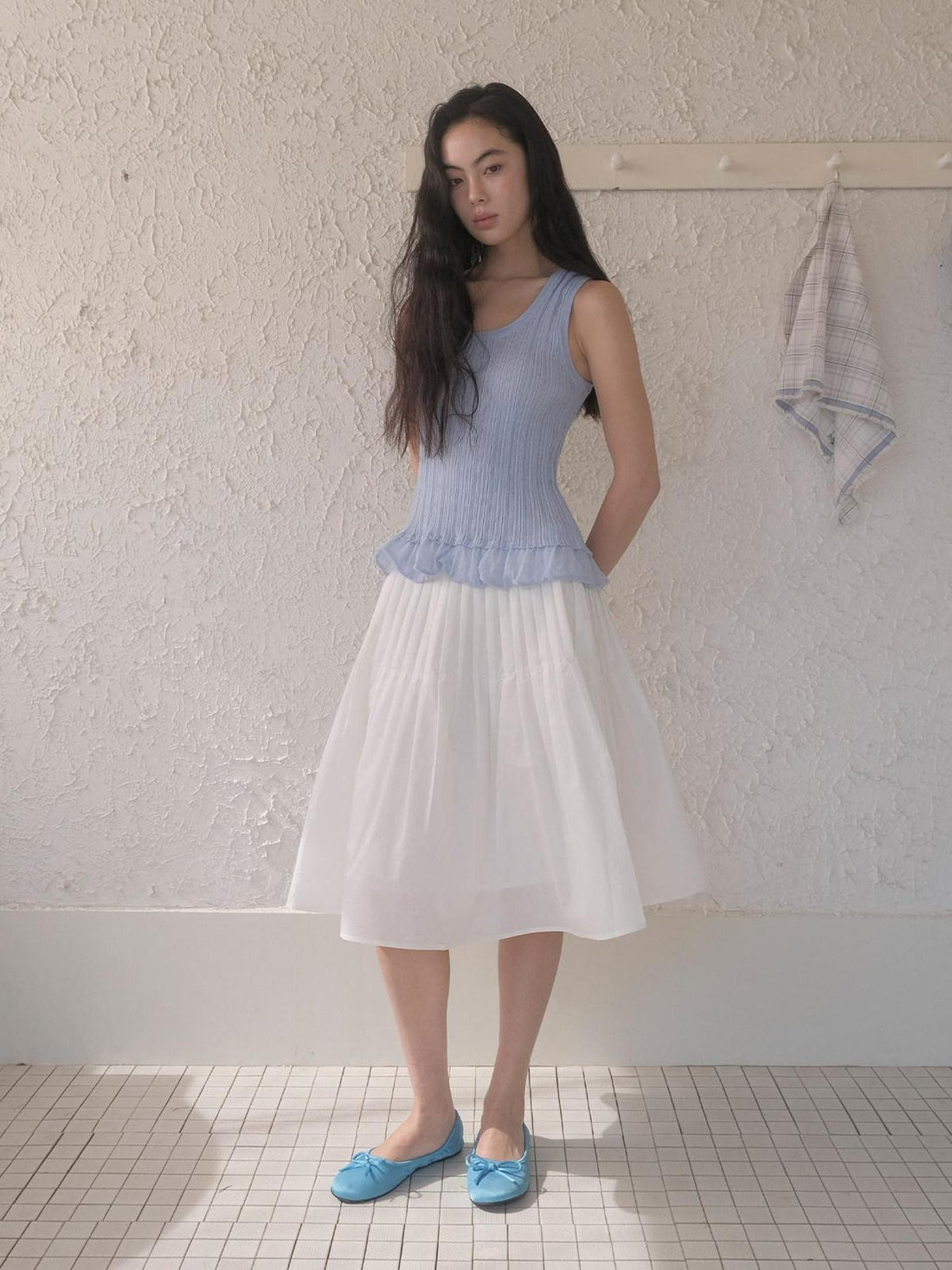 DKZ OFFICIAL Ribbed Knit Ruffle Hem U Neck Racerback Women&