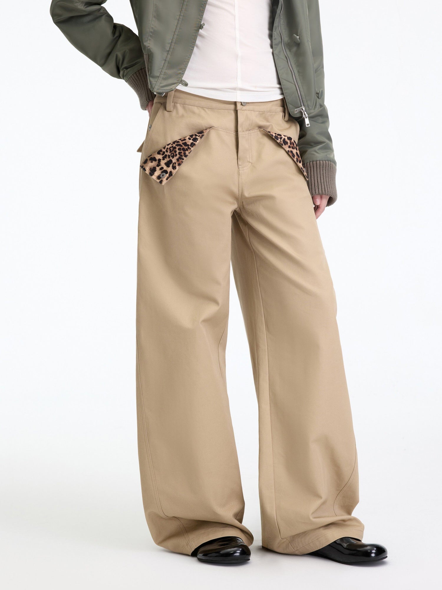 RUN_TO_THE_FUTURE_Leopard_Patchwork_Casual_Loose_Straight_Leg_Mid_Rise_Zip_Fly_Cotton_Khaki_Chinos_MISSTT