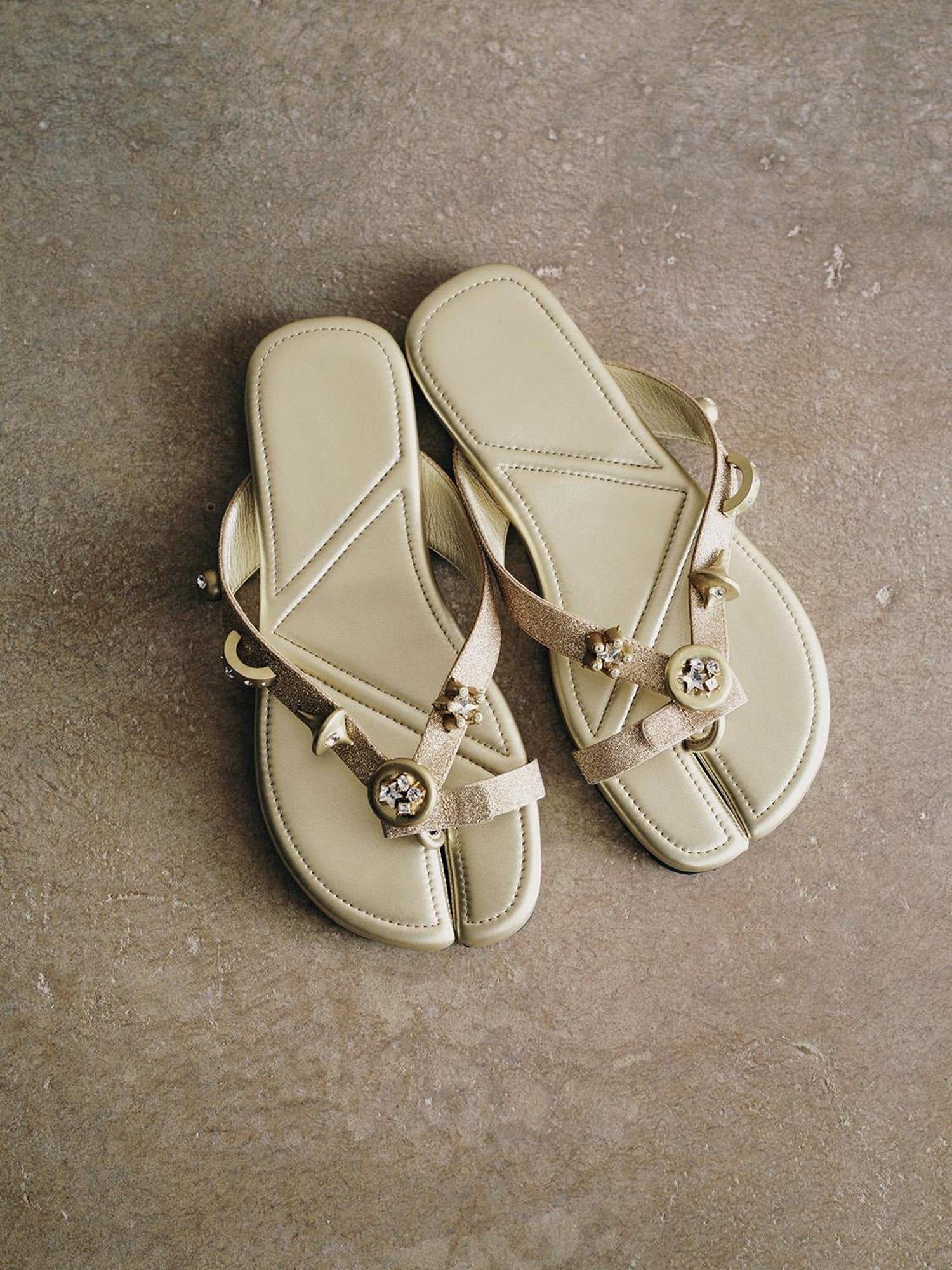 RUN TO THE FUTURE Comfortable Low Heel Microfiber Casual Youth Everyday Flat Sandals