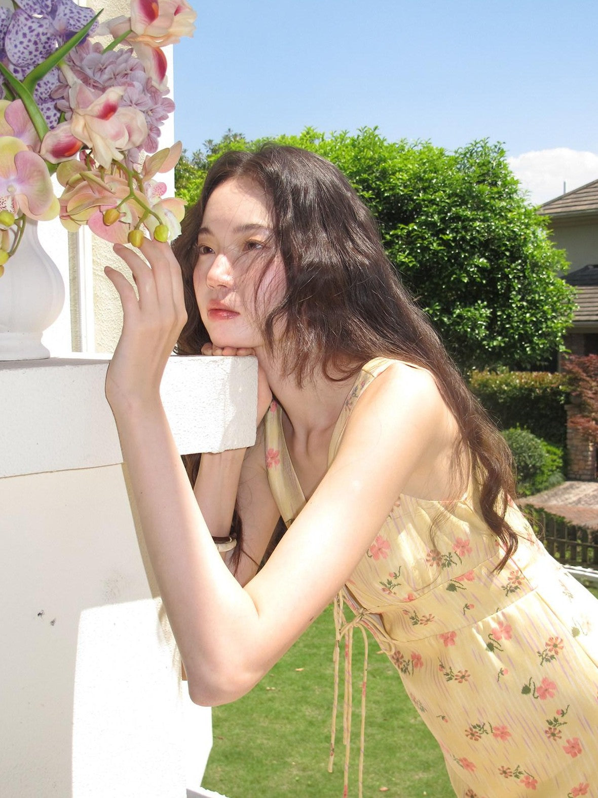 9rotic Yellow Floral V-neck Tie Waist Ruffle Sleeveless Women&