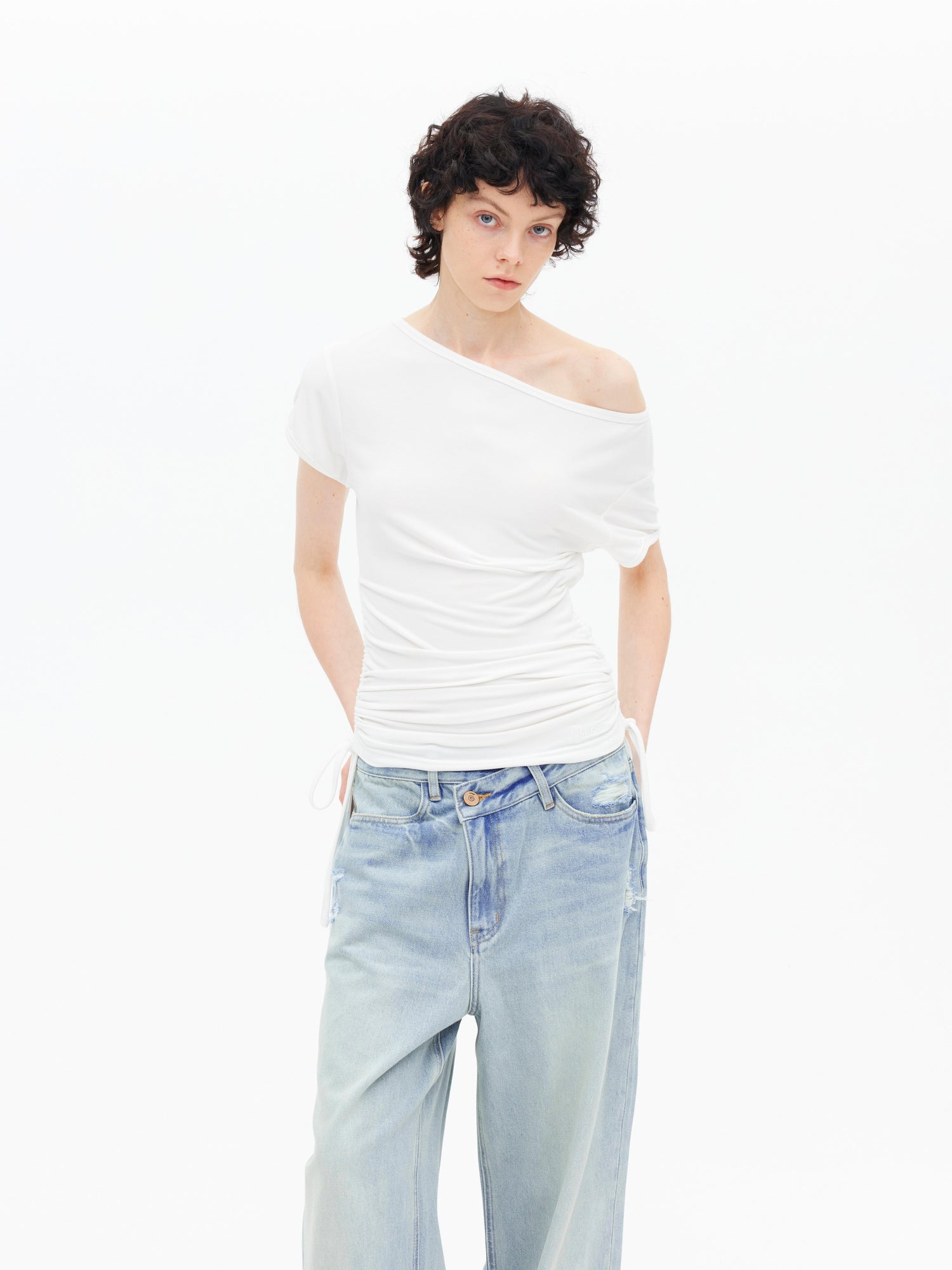 AFTADAWN Asymmetric Shoulder Lyocell Top Black White