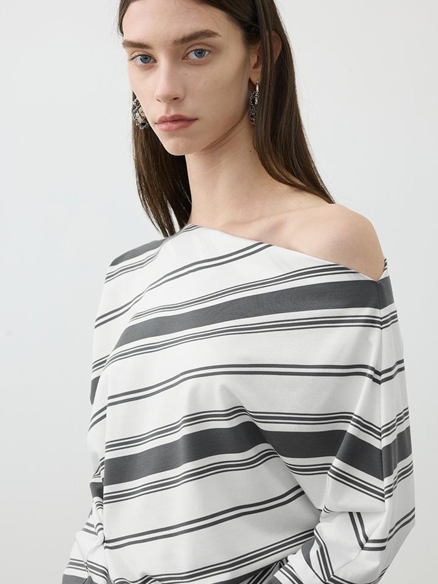 AFTADAWN Asymmetric Shoulder Stripe Button Detail Rayon Tee