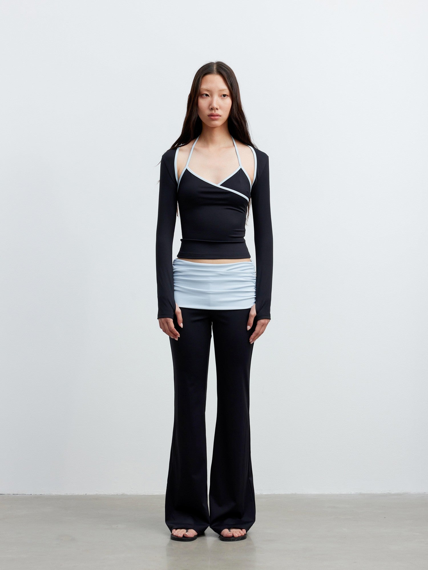 AFTADAWN Contrast Trim V-neck Breathable Stretch Micro Flare Women&