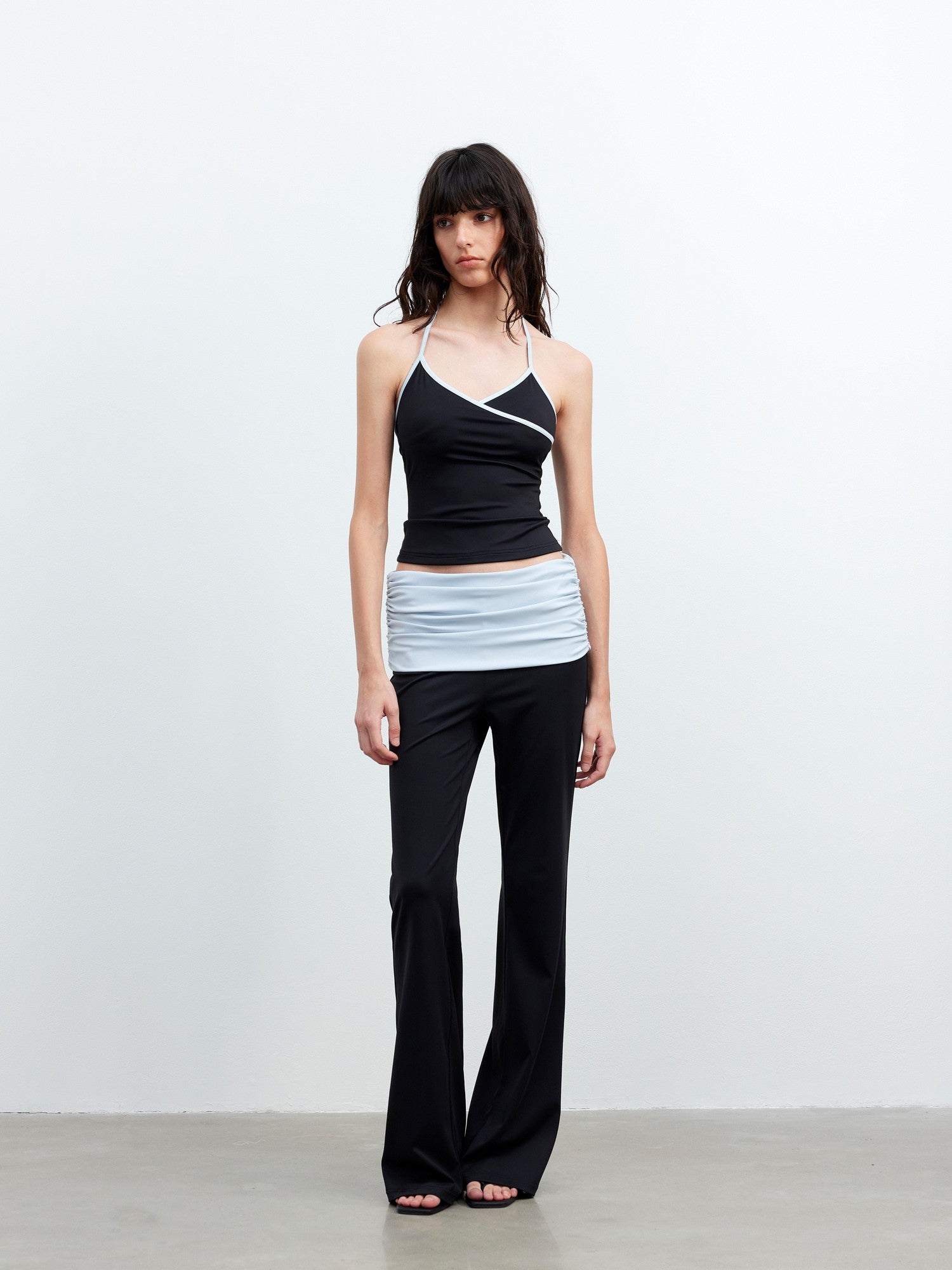AFTADAWN Contrast Trim V-neck Breathable Stretch Micro Flare Women&