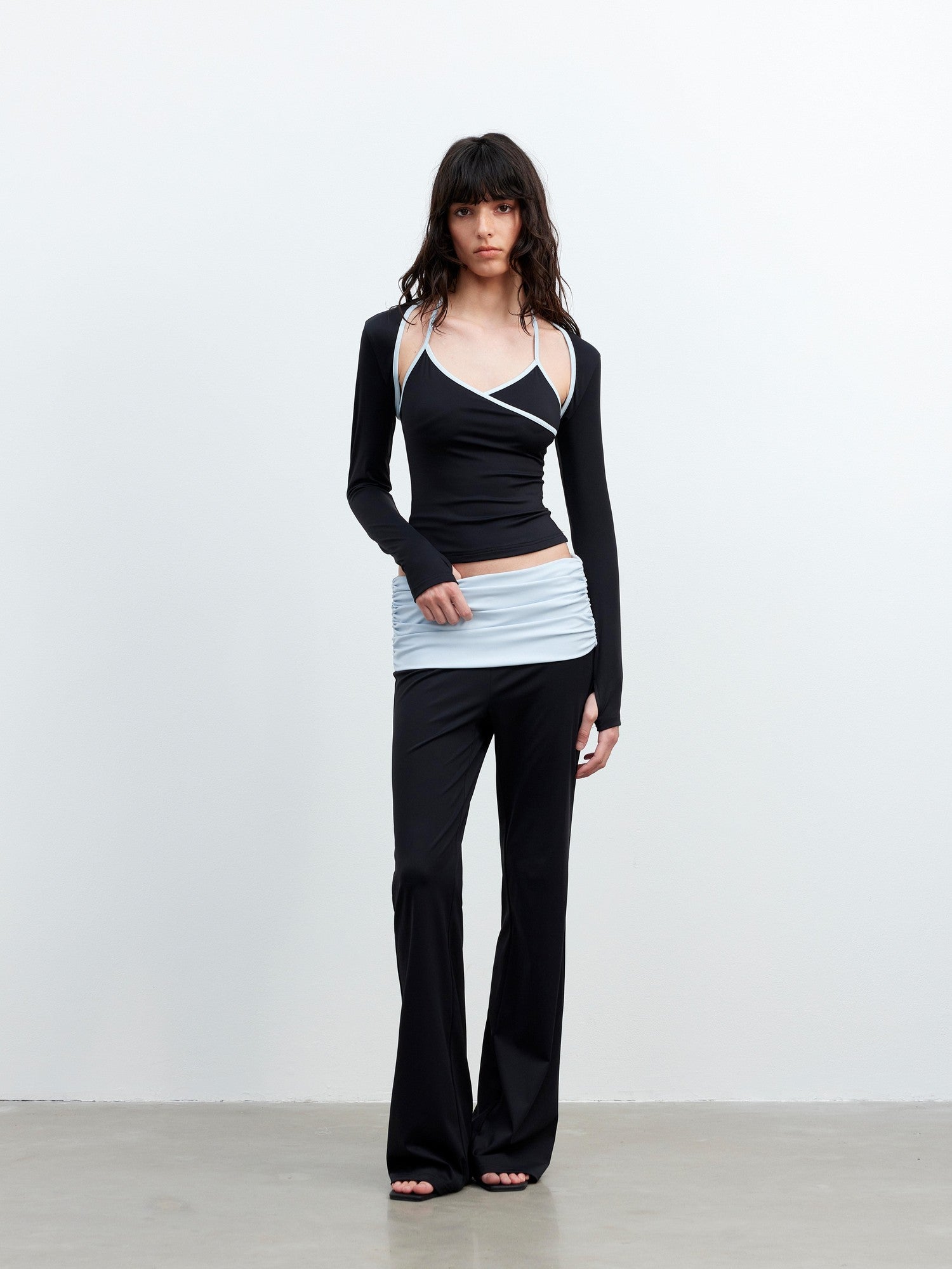 AFTADAWN Contrast Trim V-neck Breathable Stretch Micro Flare Women&