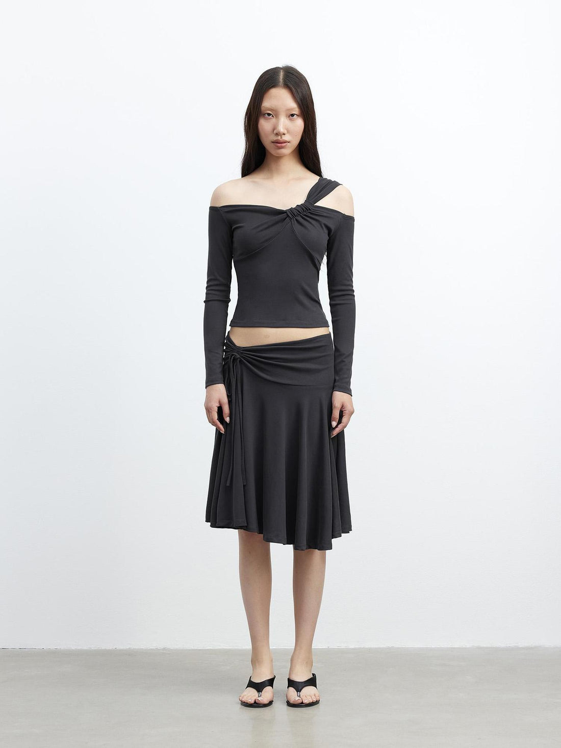 AFTADAWN Modal Asymmetric Knot Top &amp; Pleated Skirt Set
V-Neck T-Shirt
Long-Sleeve Top
Knot Front Top
Asymmetric Hem Top
Pleated Midi Skirt
Wrap Skirt Set
Two-Piece Set
Casual Outfit
Women&