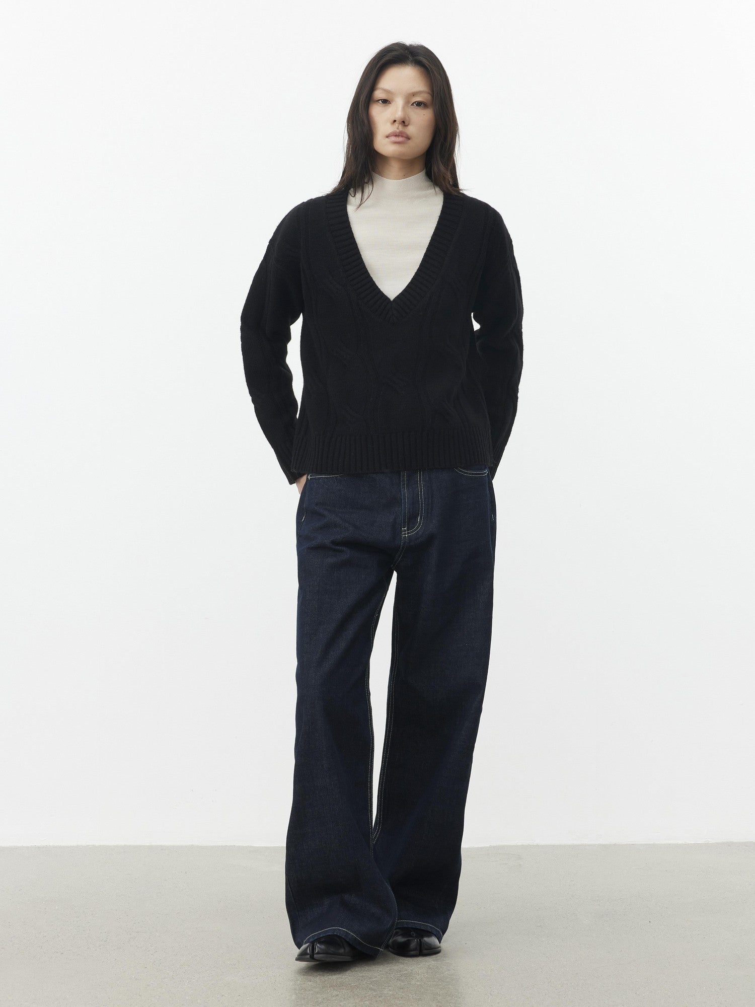 AFTADAWN Relaxed Thick Cable Knit V-neck Women&