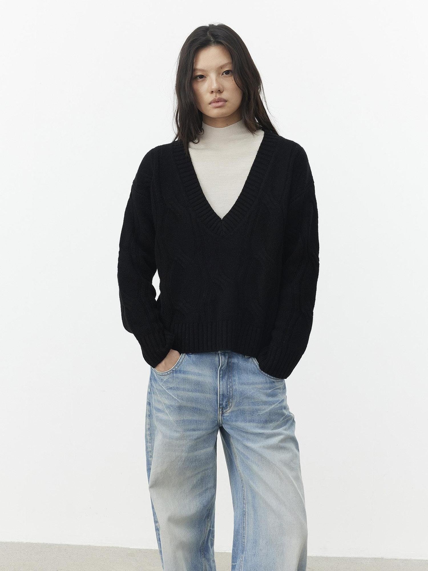 AFTADAWN Relaxed Thick Cable Knit V-neck Women&