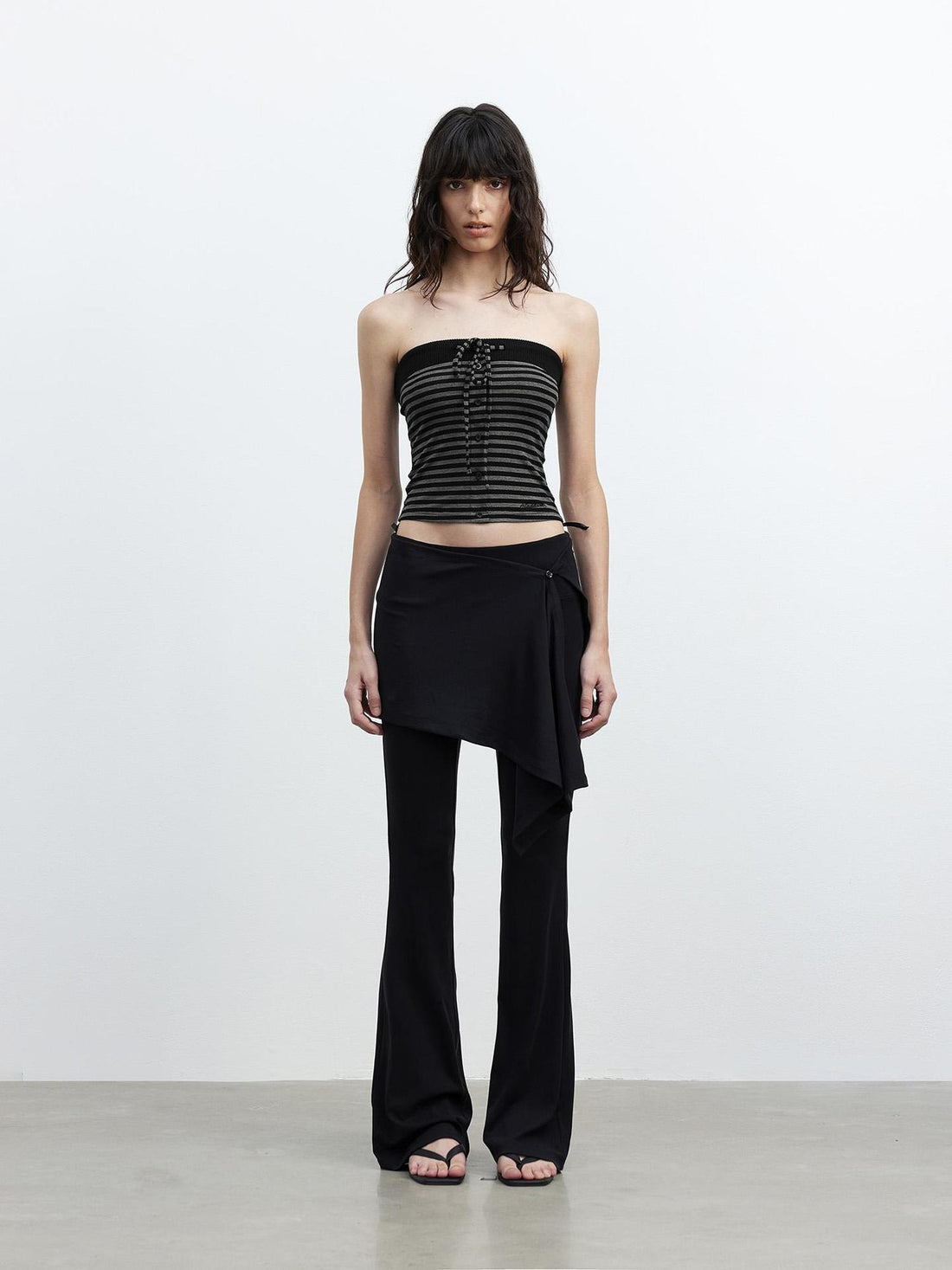 AFTADAWN Ribbed Knit Strapless Top With Contrast Trim And Tie Detail
