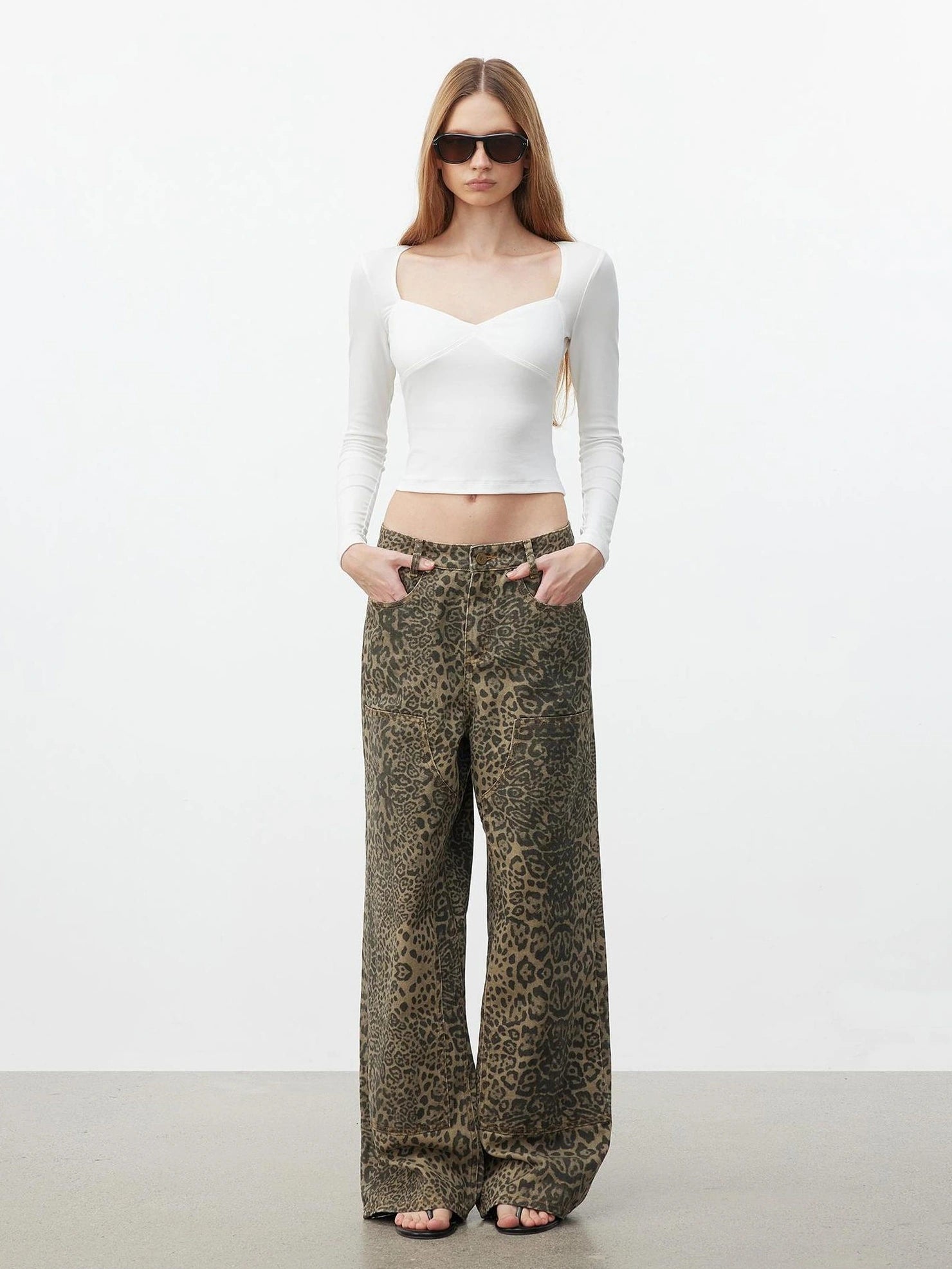 AFTADAWN Soft V-neck Slim Fit Cropped Top T-shirt