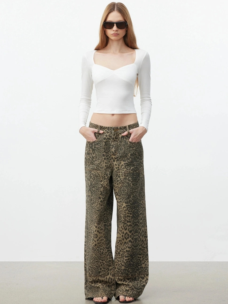 AFTADAWN Soft V-neck Slim Fit Cropped Top T-shirt