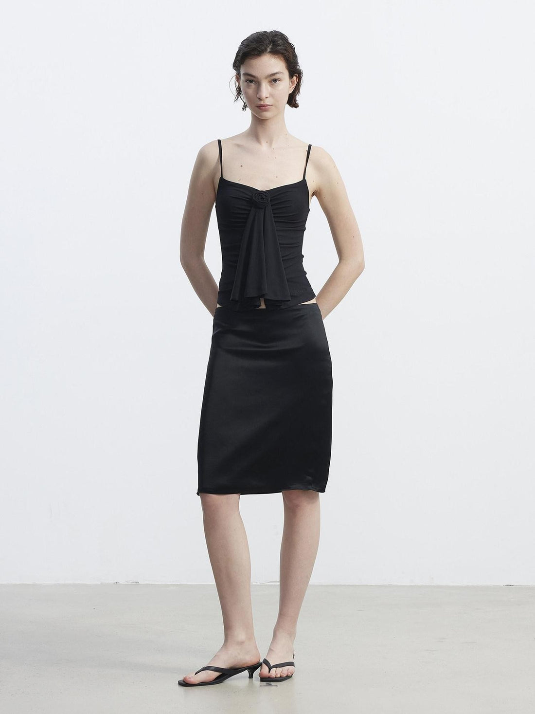 AFTADAWN Textured 3d Rose Pleated V-neck Slim Short Women&