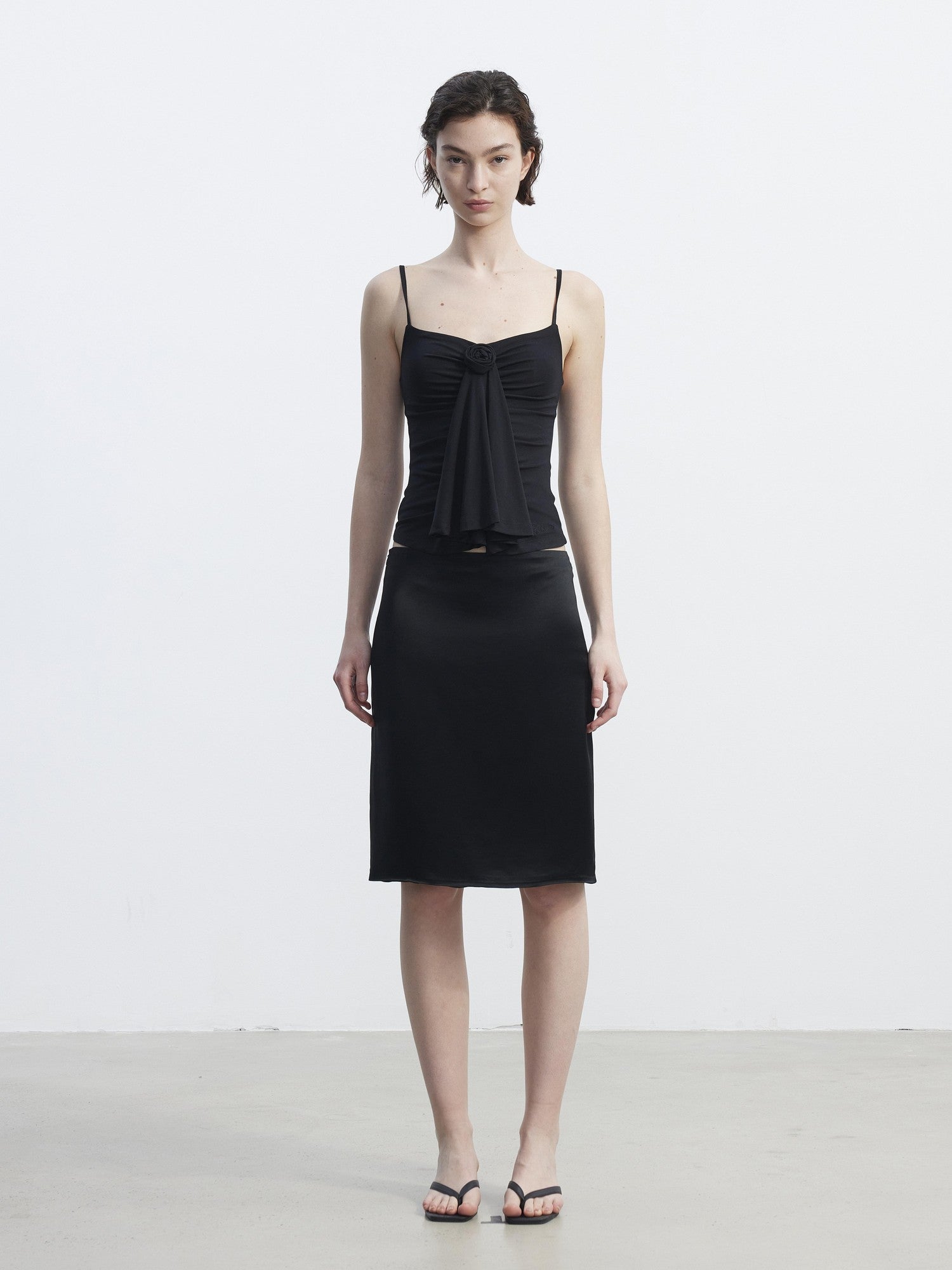 AFTADAWN Textured 3d Rose Pleated V-neck Slim Short Women&
