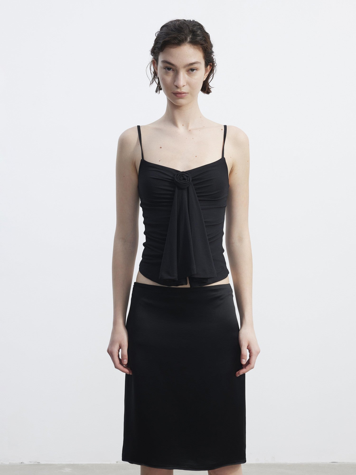 AFTADAWN Textured 3d Rose Pleated V-neck Slim Short Women&