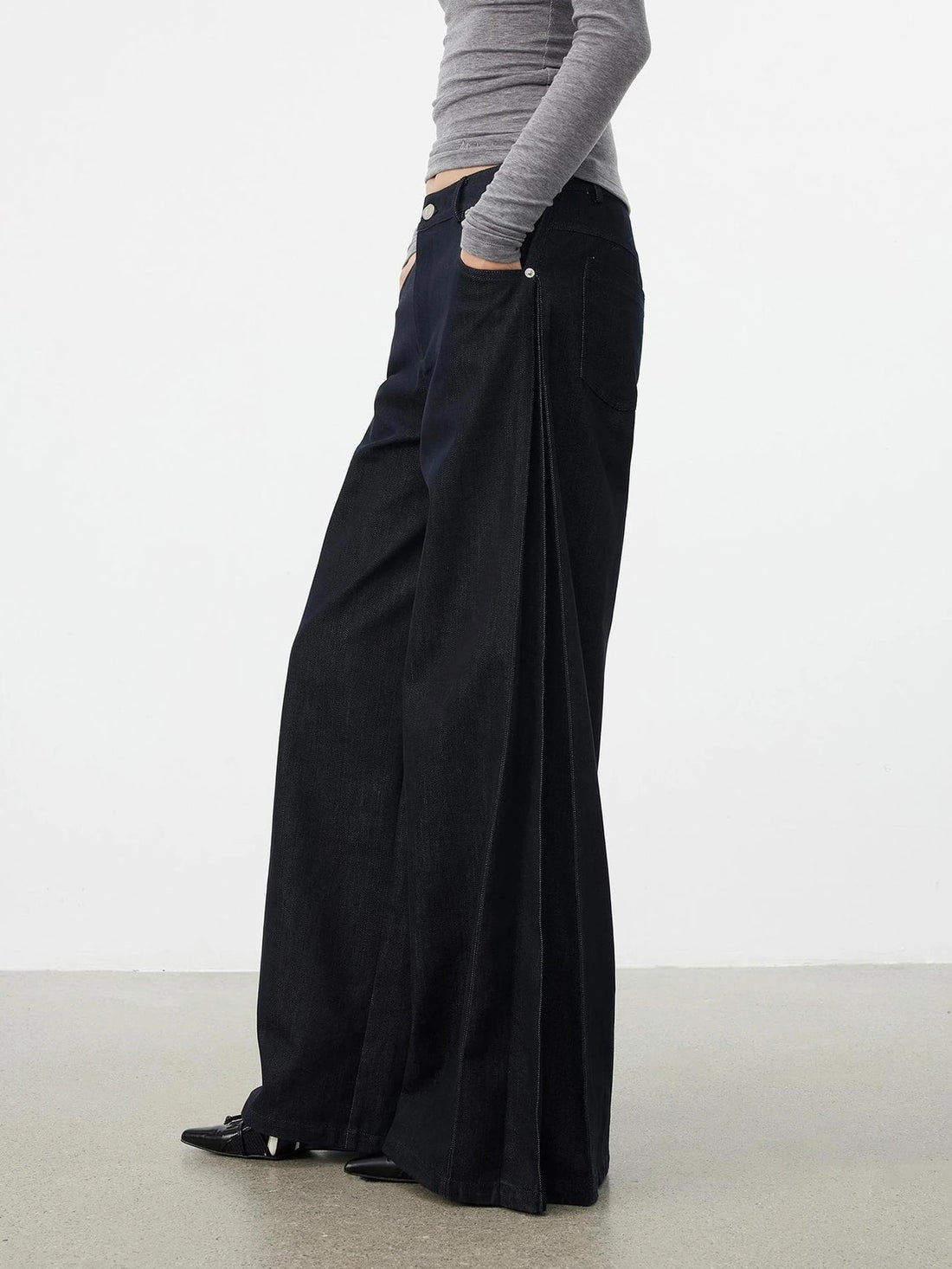 AFTADAWN Textured Side Pleat Embroidered Trousers Pants