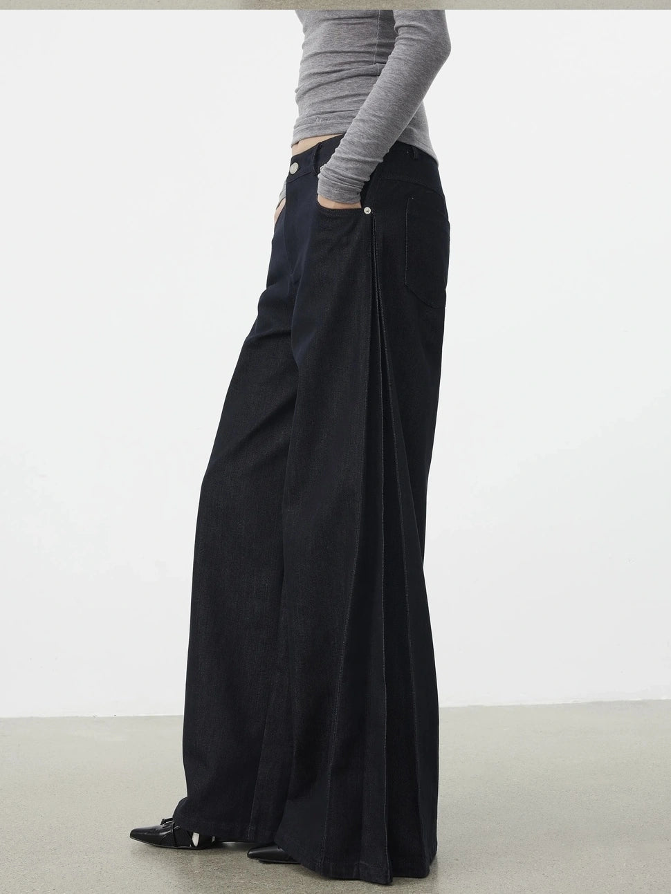 AFTADAWN Textured Side Pleat Embroidered Trousers Pants