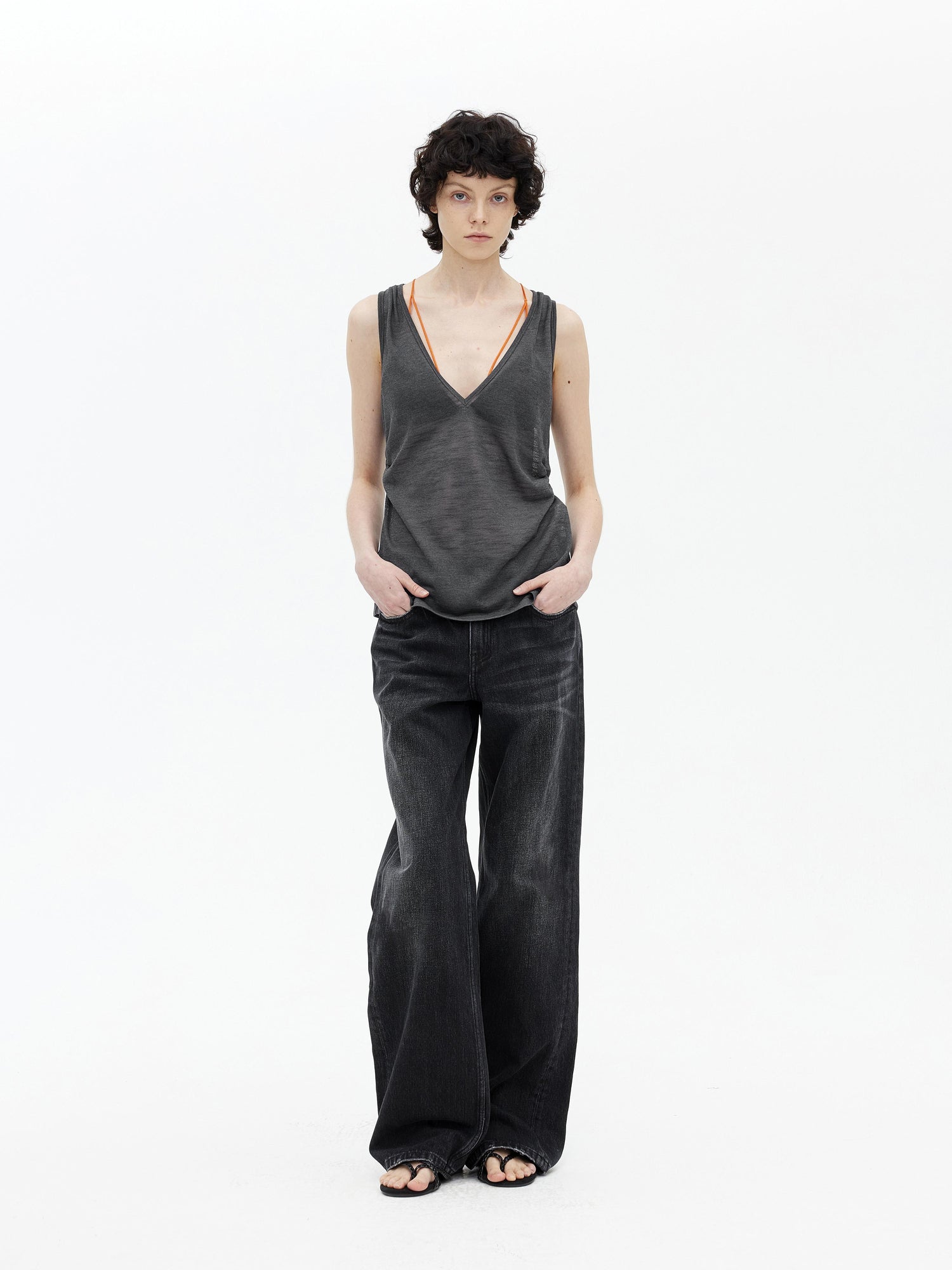 AFTADAWN V-Neck Camisole With Contrast Spaghetti Strap And Built-In Padding