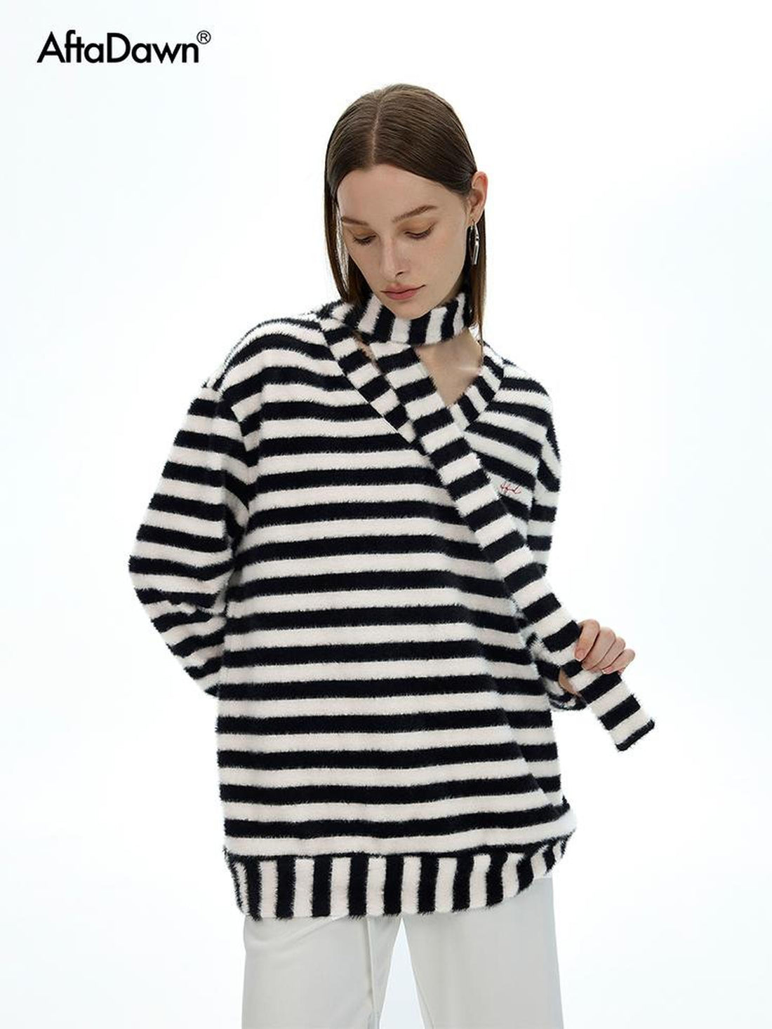 AFTADAWN V-Neck Striped Knit Sweater With Detachable Scarf