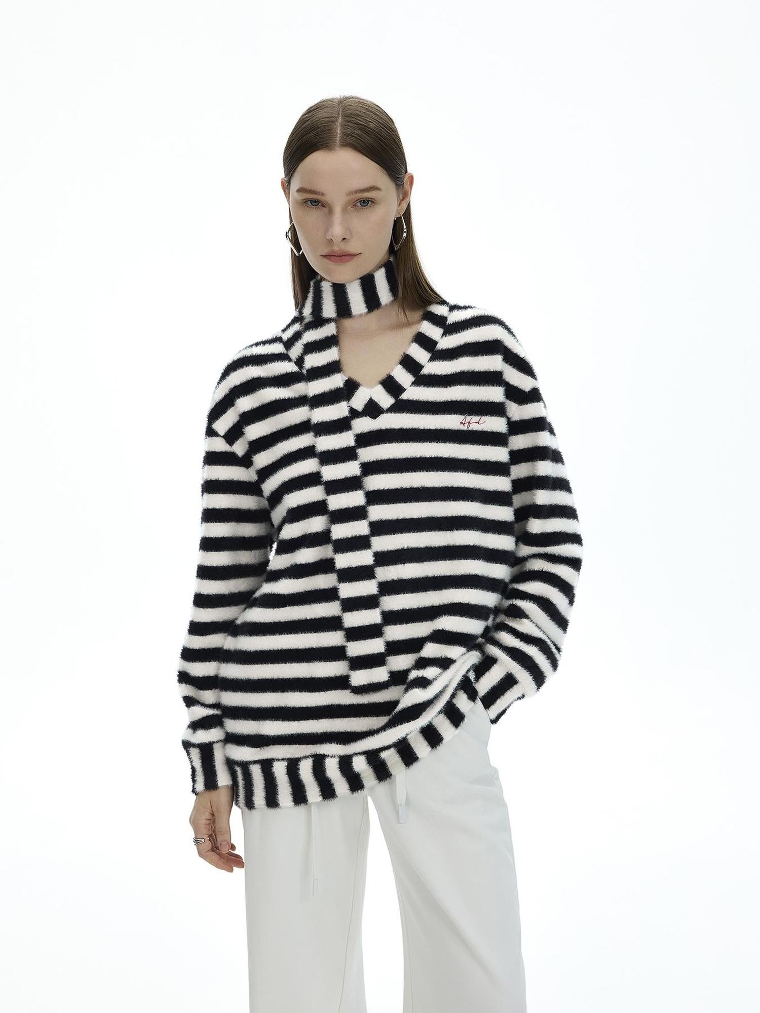 AFTADAWN V-Neck Striped Knit Sweater With Detachable Scarf