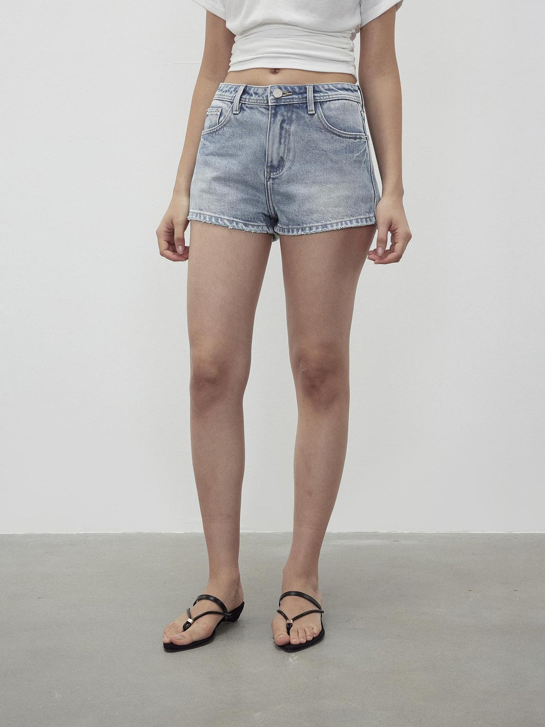 AFTADAWN Vintage Washed Low Rise Denim Shorts With Frayed Hem