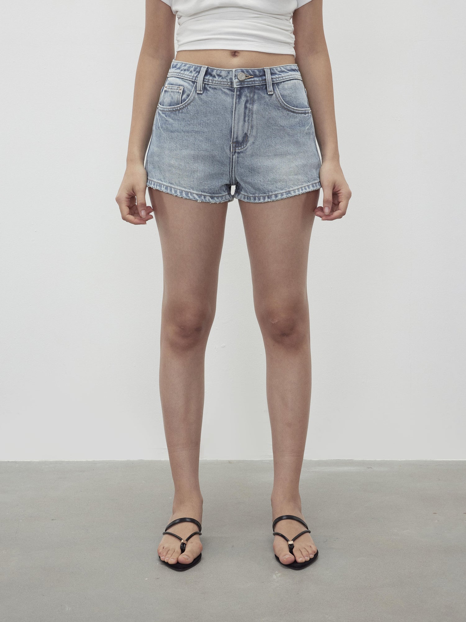 AFTADAWN Vintage Washed Low Rise Denim Shorts With Frayed Hem