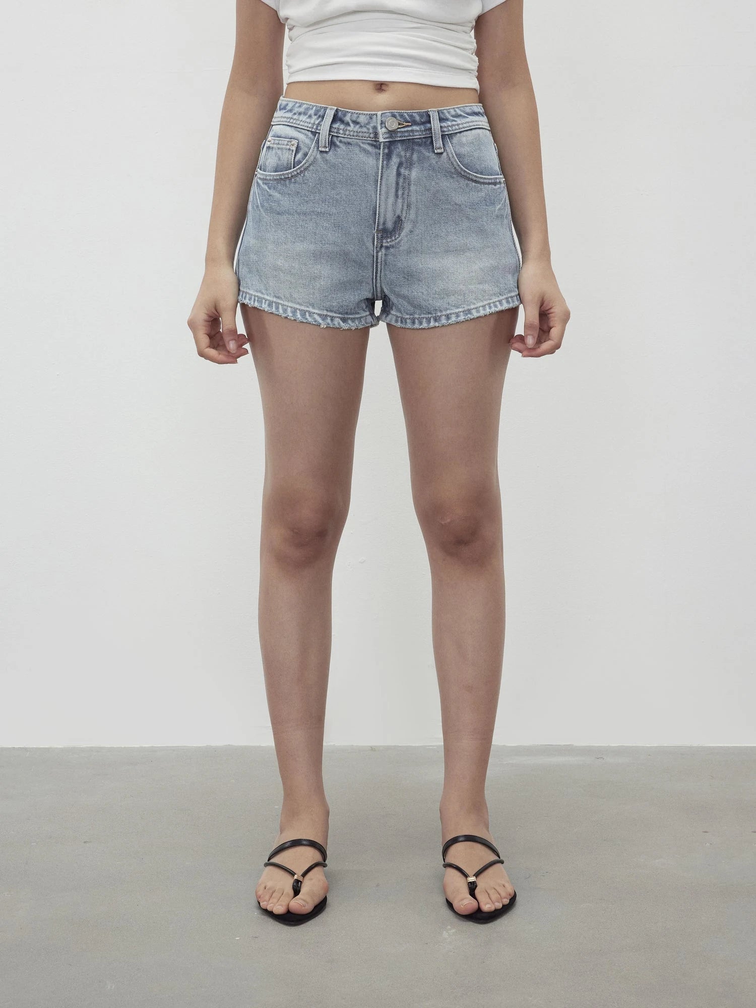 Vintage Washed Low Rise Denim Shorts With Frayed Hem