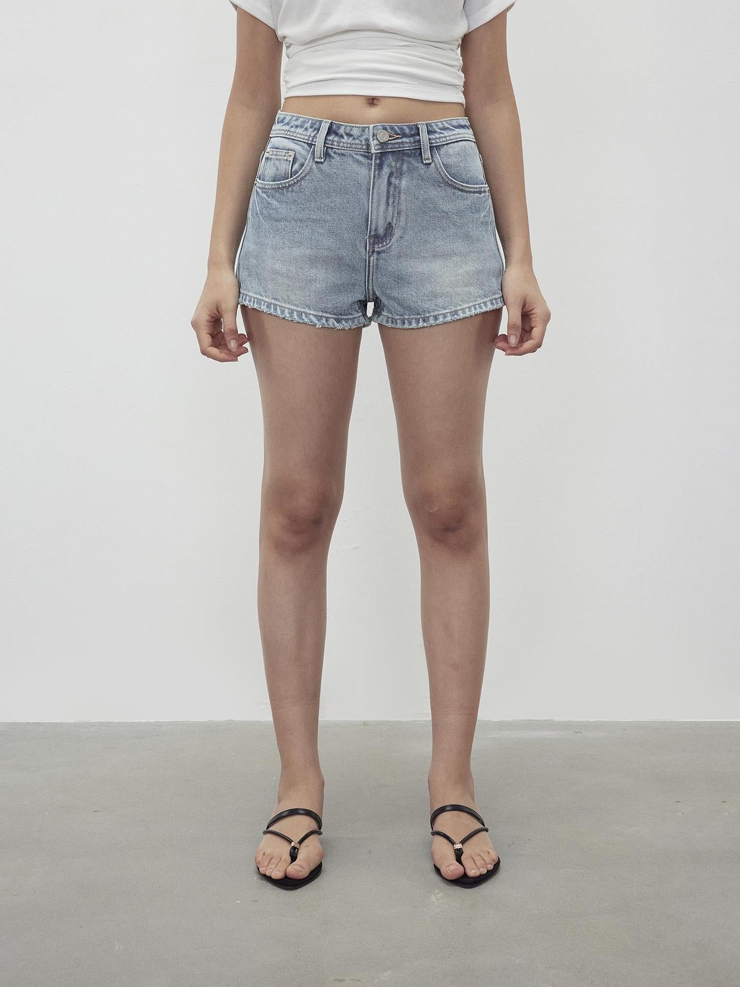 AFTADAWN Vintage Washed Low Rise Denim Shorts With Frayed Hem