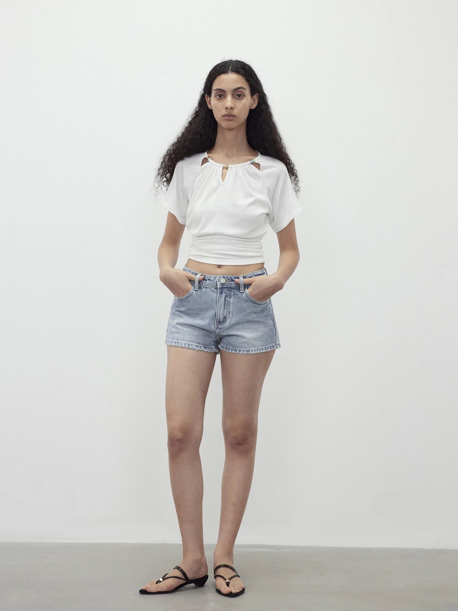 Vintage Washed Low Rise Denim Shorts With Frayed Hem