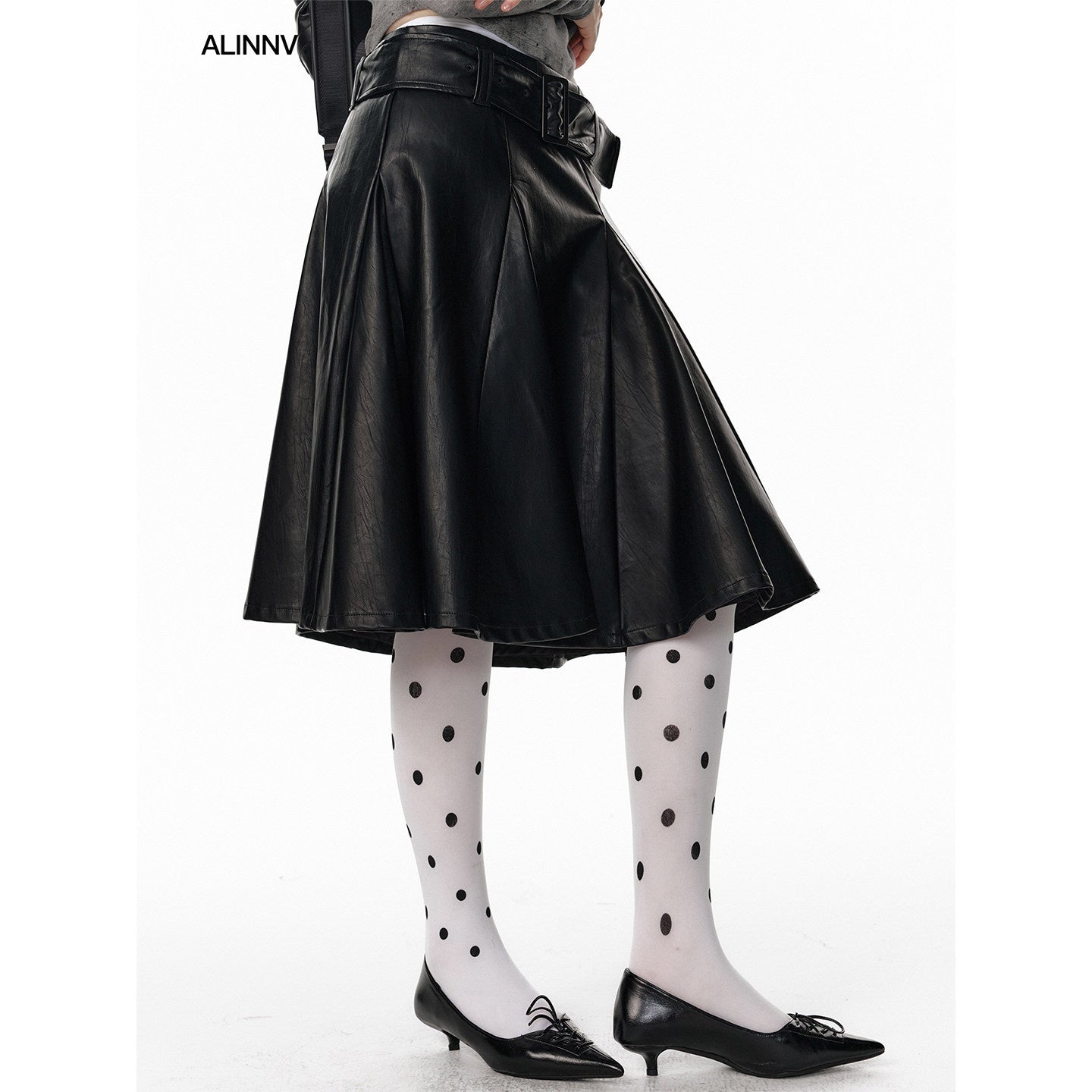 ALINNV_Black_Flared_Low_Waist_Loose_Aline_Silhouette_Belted_Women&
