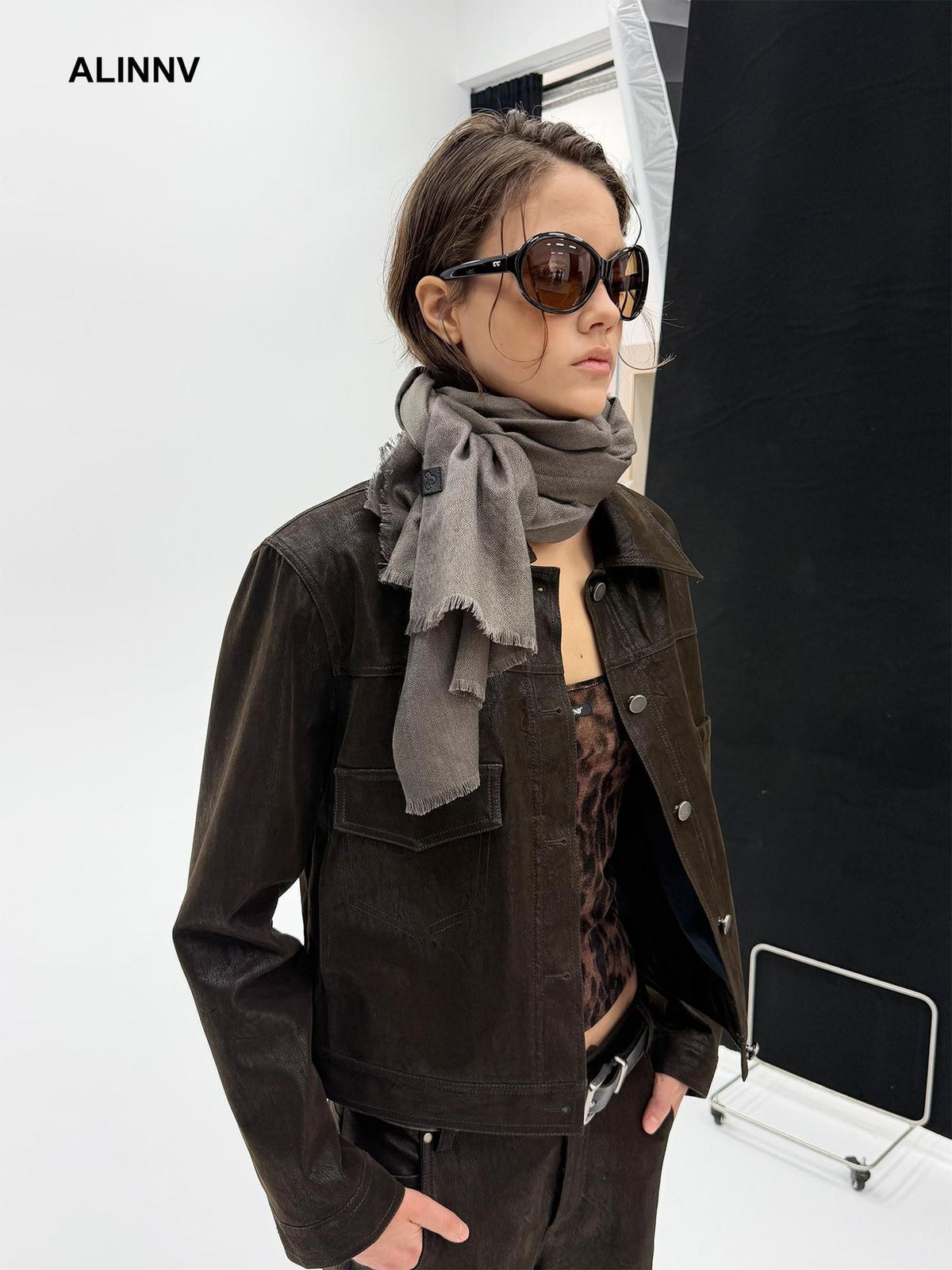 ALINNV Flocked Collared Retro Straight Fit Women&