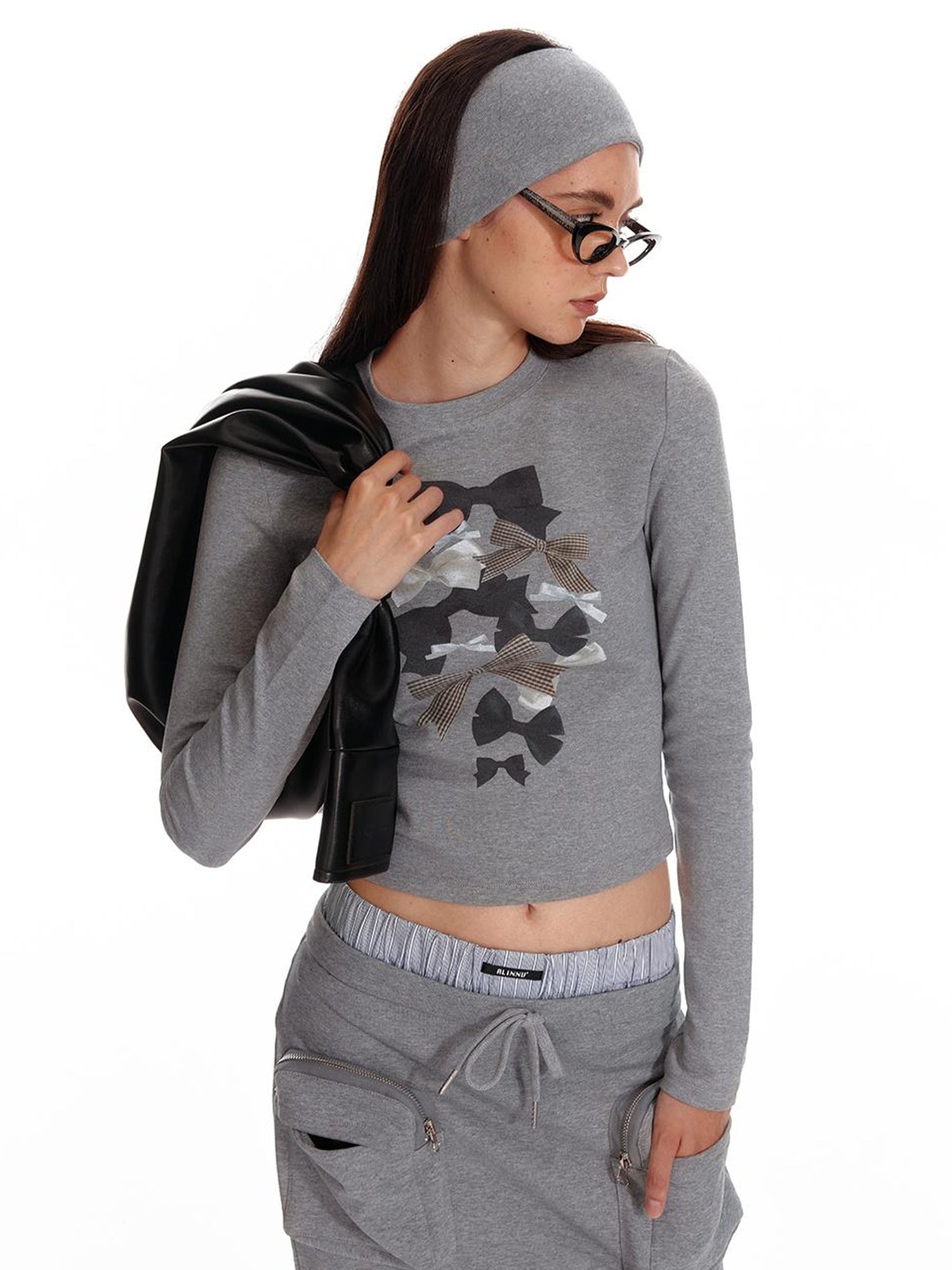 ALINNV STUDIO Bow Print Fitted Long Sleeve Tee