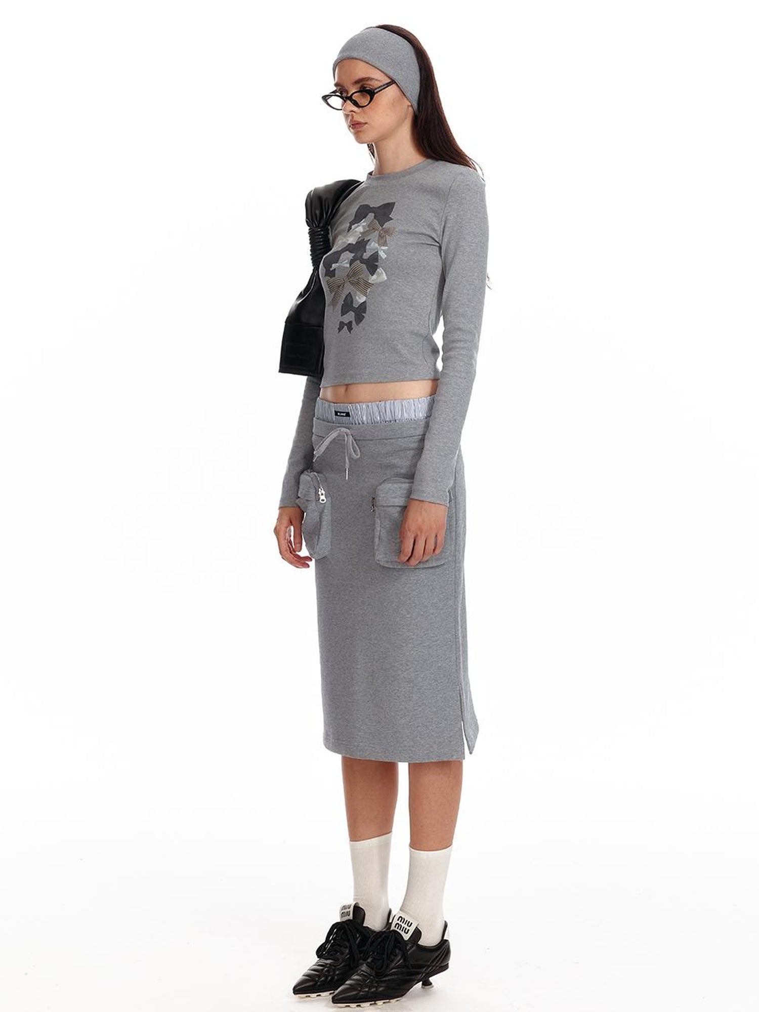 ALINNV STUDIO Bow Print Fitted Long Sleeve Tee