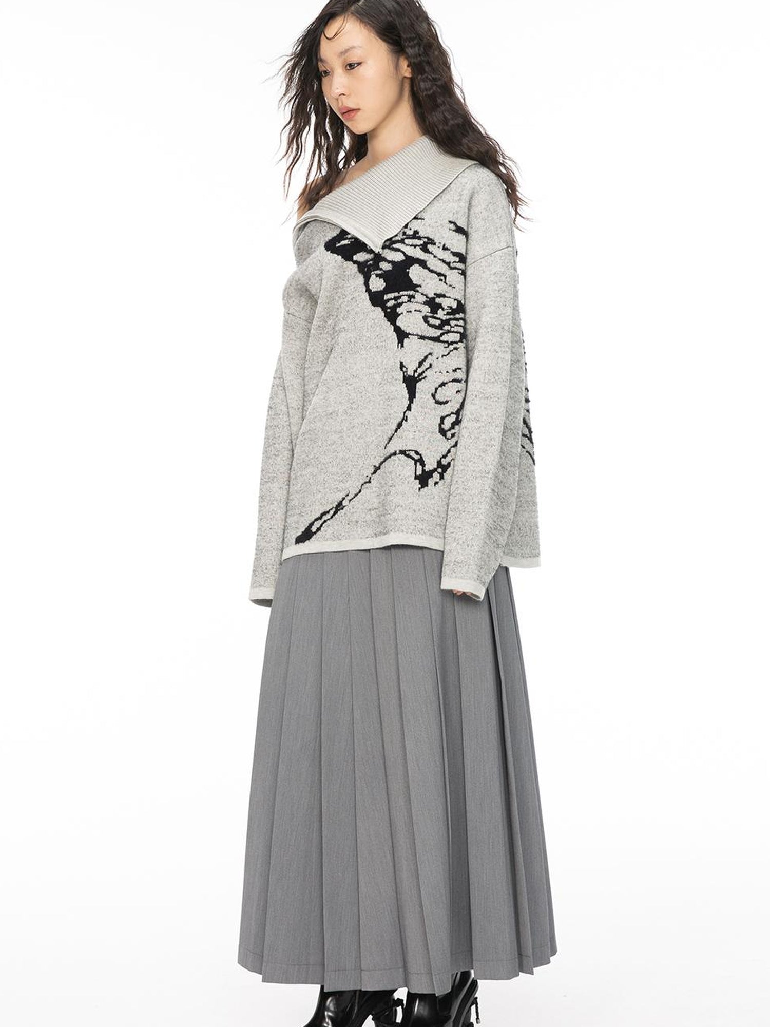 ALINNV STUDIO Butterfly Silhouette Semi Zip Loose Knit Sweater