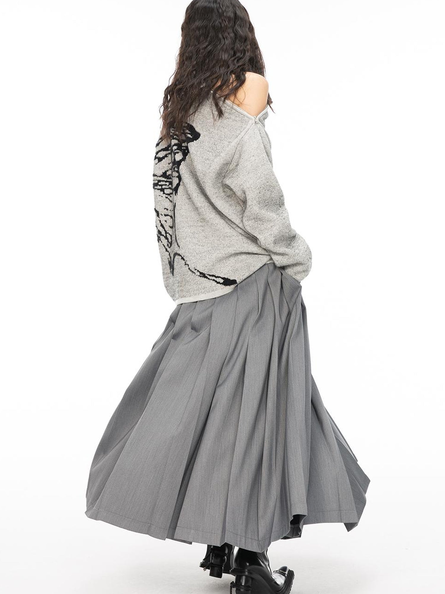 ALINNV STUDIO Butterfly Silhouette Semi Zip Loose Knit Sweater