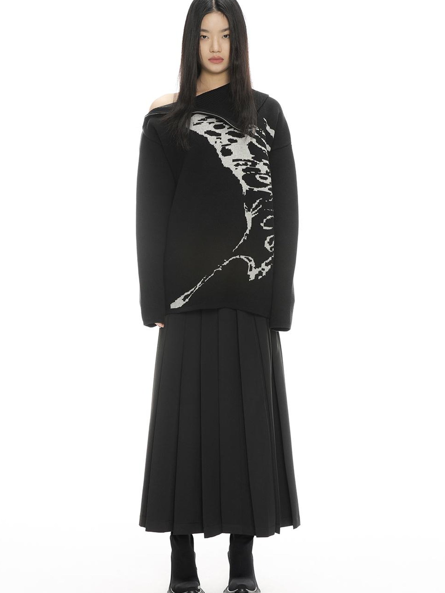 ALINNV STUDIO Butterfly Silhouette Semi Zip Loose Knit Sweater