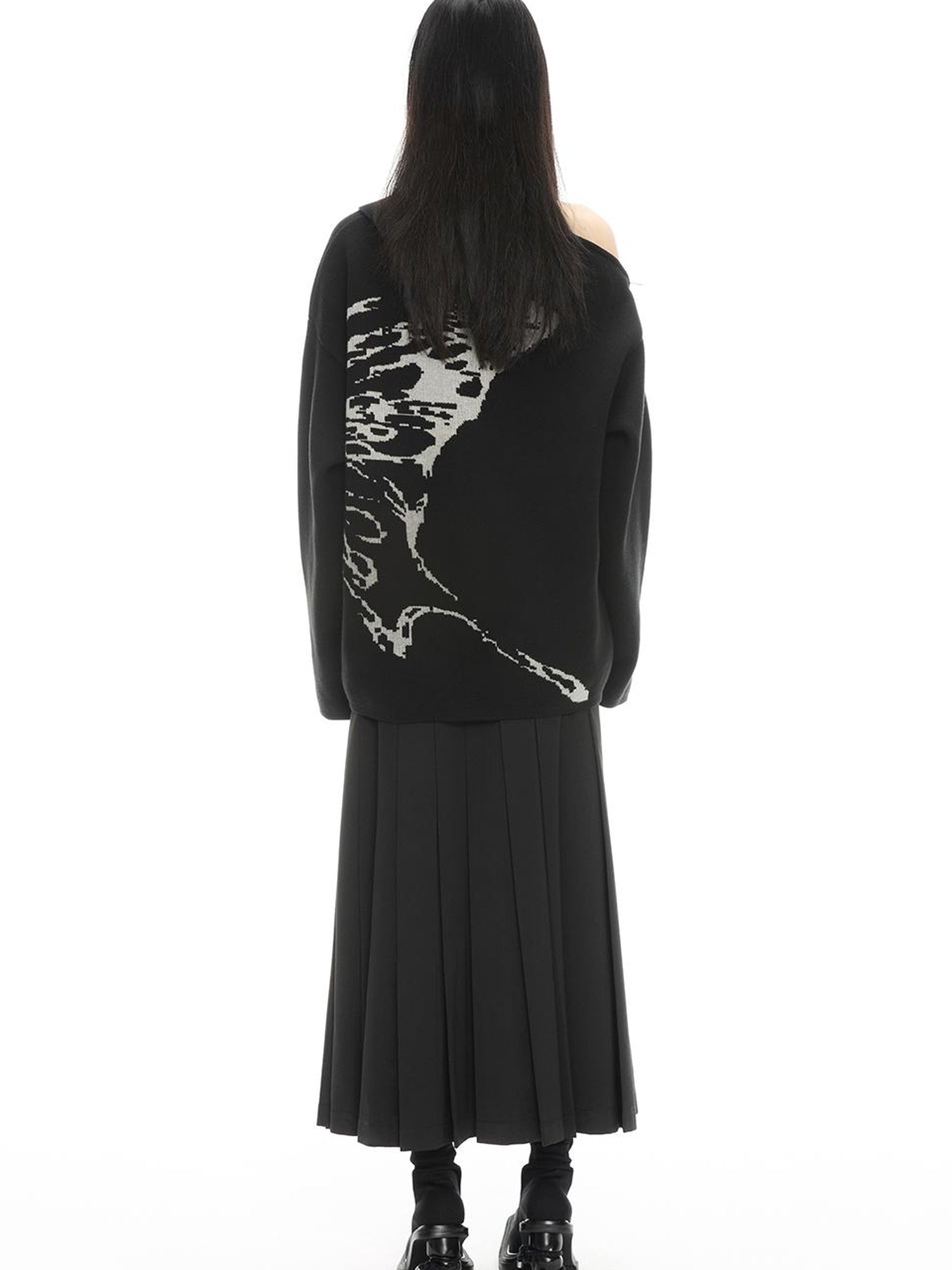ALINNV STUDIO Butterfly Silhouette Semi Zip Loose Knit Sweater