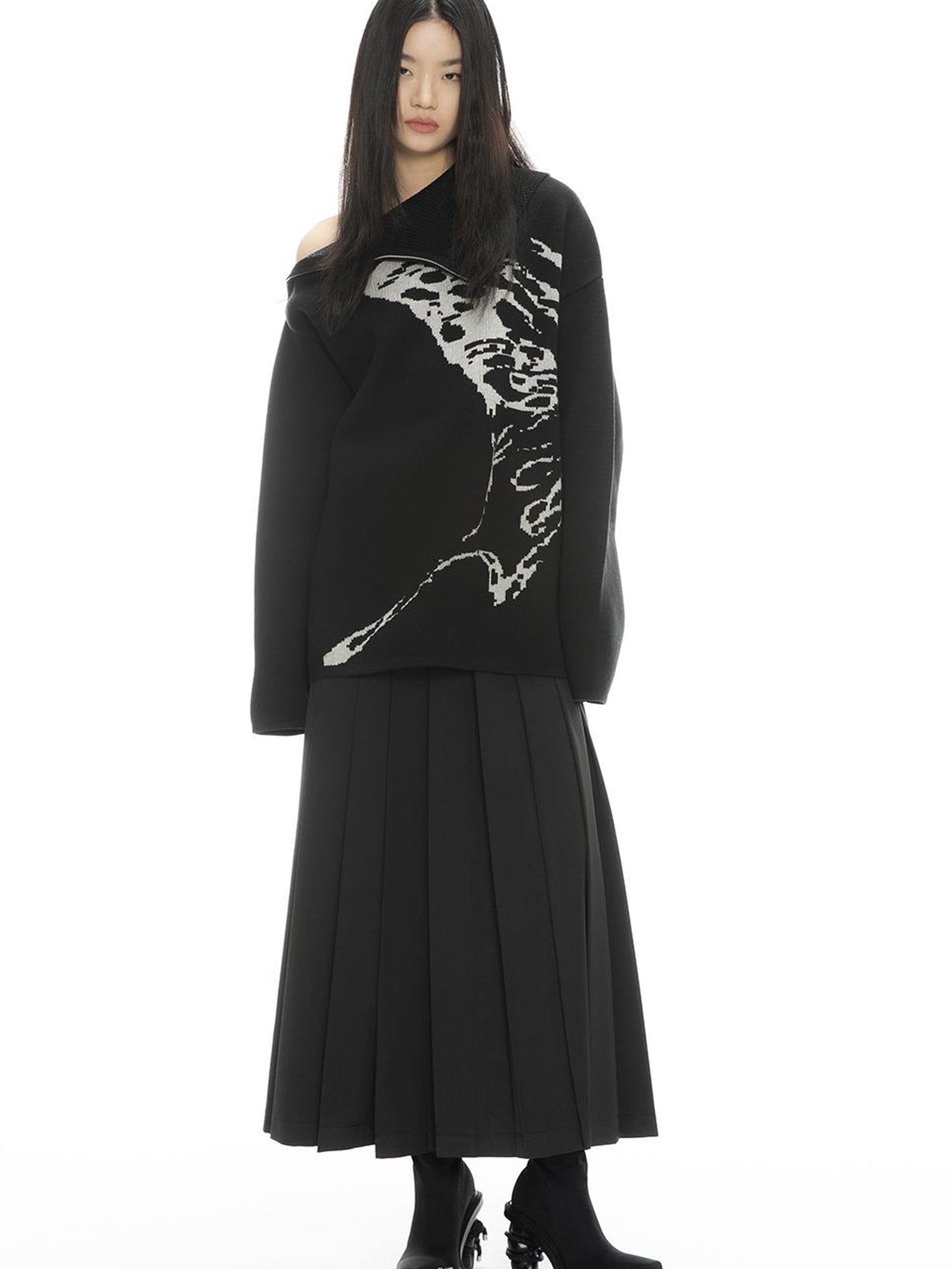 ALINNV STUDIO Butterfly Silhouette Semi Zip Loose Knit Sweater