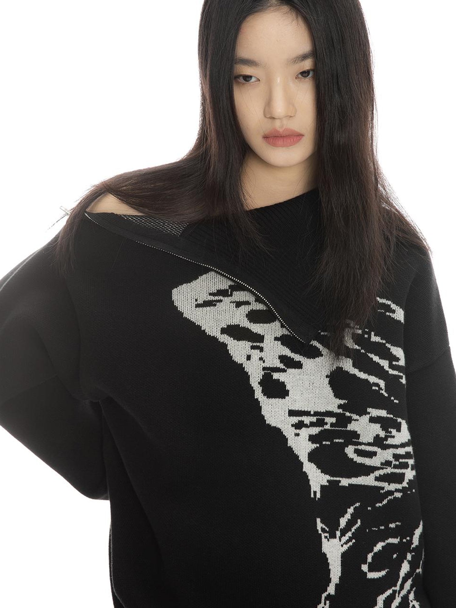 ALINNV STUDIO Butterfly Silhouette Semi Zip Loose Knit Sweater