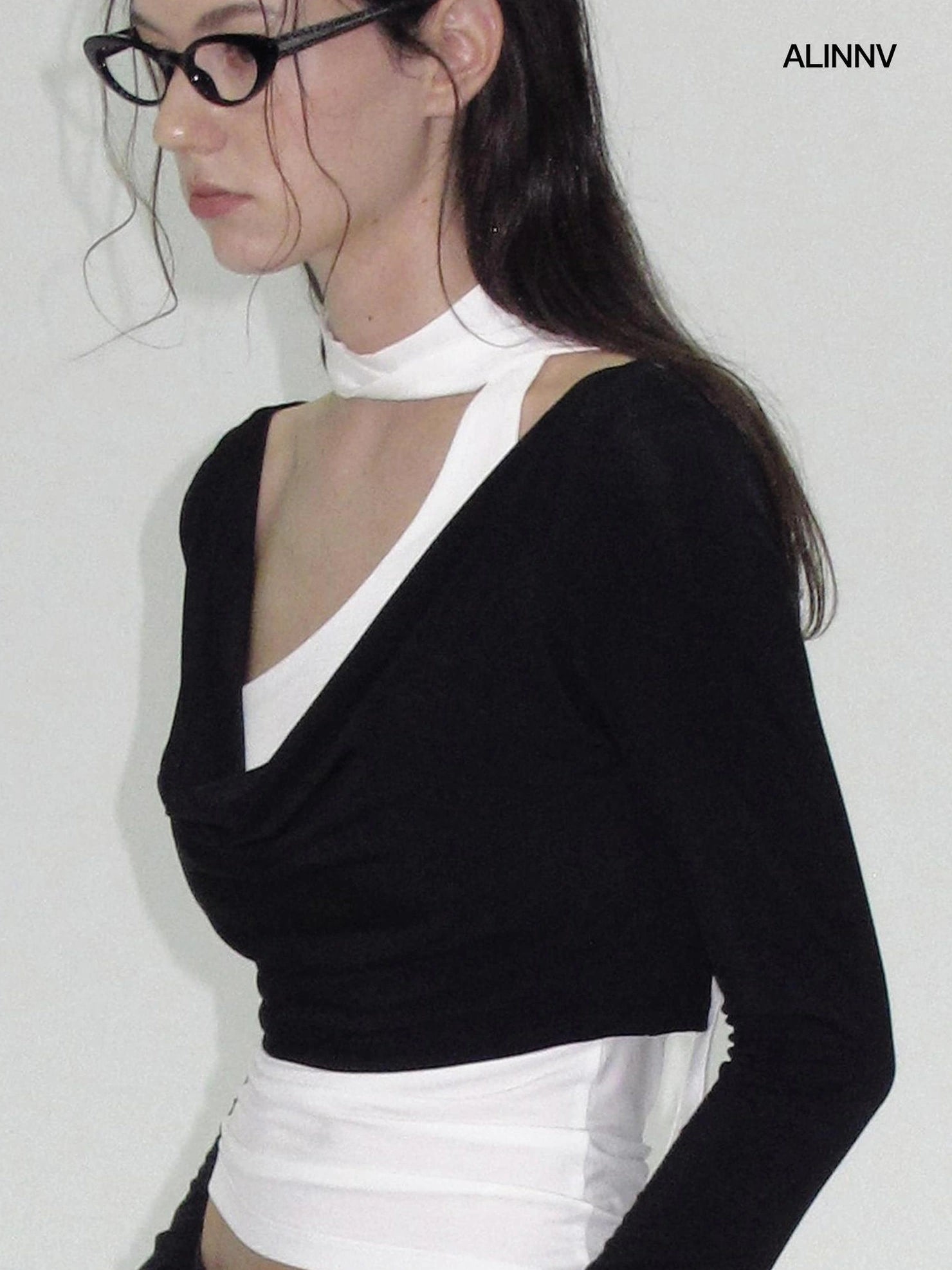 ALINNV STUDIO Contrast Color Layered Cowl Neck Long Sleeve Top T-shirt