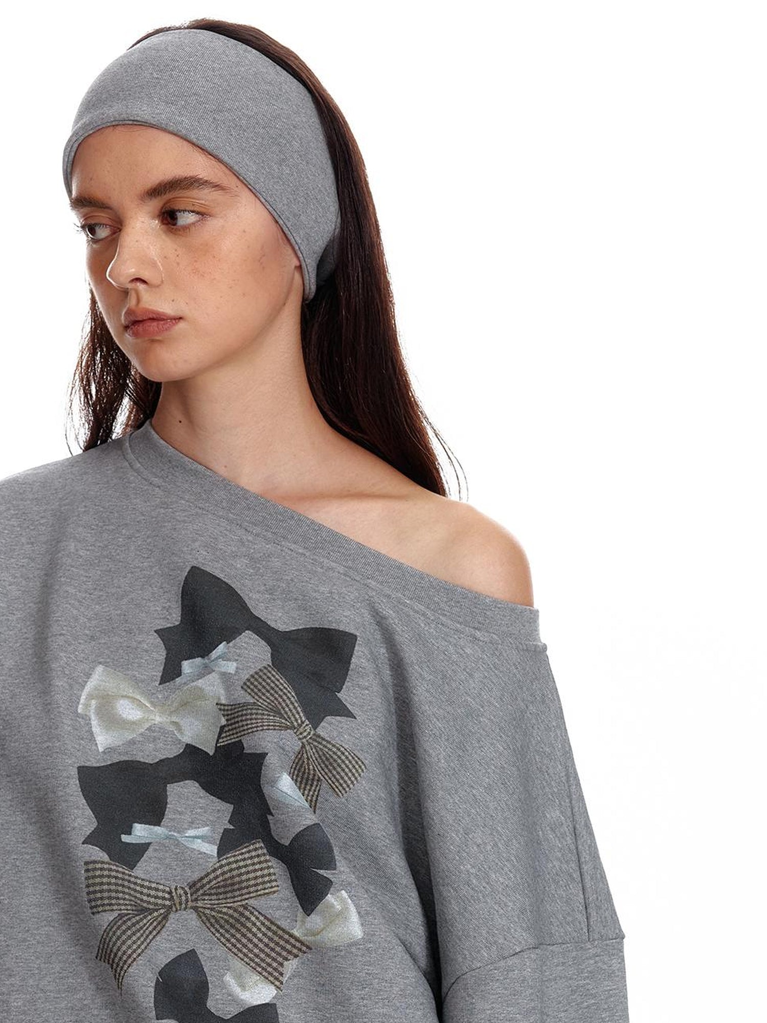 ALINNV STUDIO Off Shoulder Bow Print Slouchy Sweatshirt