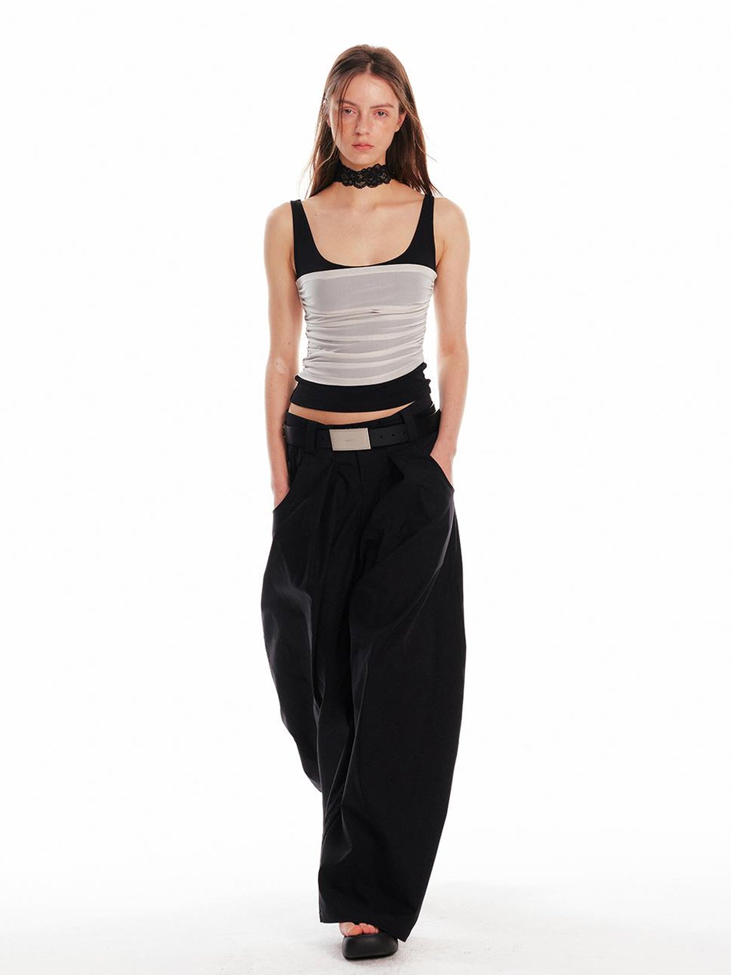 ALINNV STUDIO Pleated Sleeveless Tank Top With Contrast Trim
